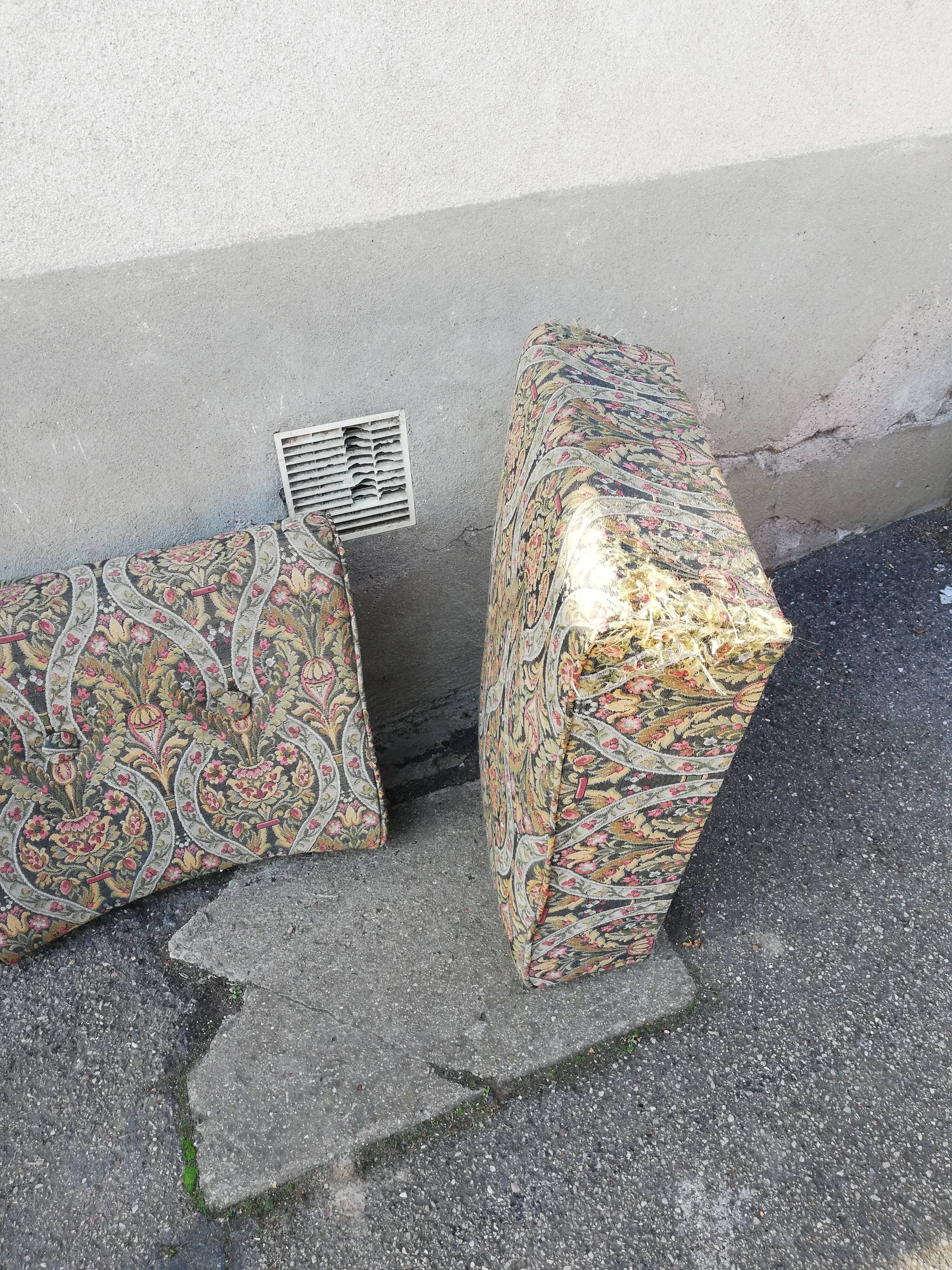 Armchair year 50 canage and compass foot