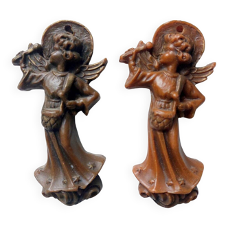 2 cherubs playing the drum