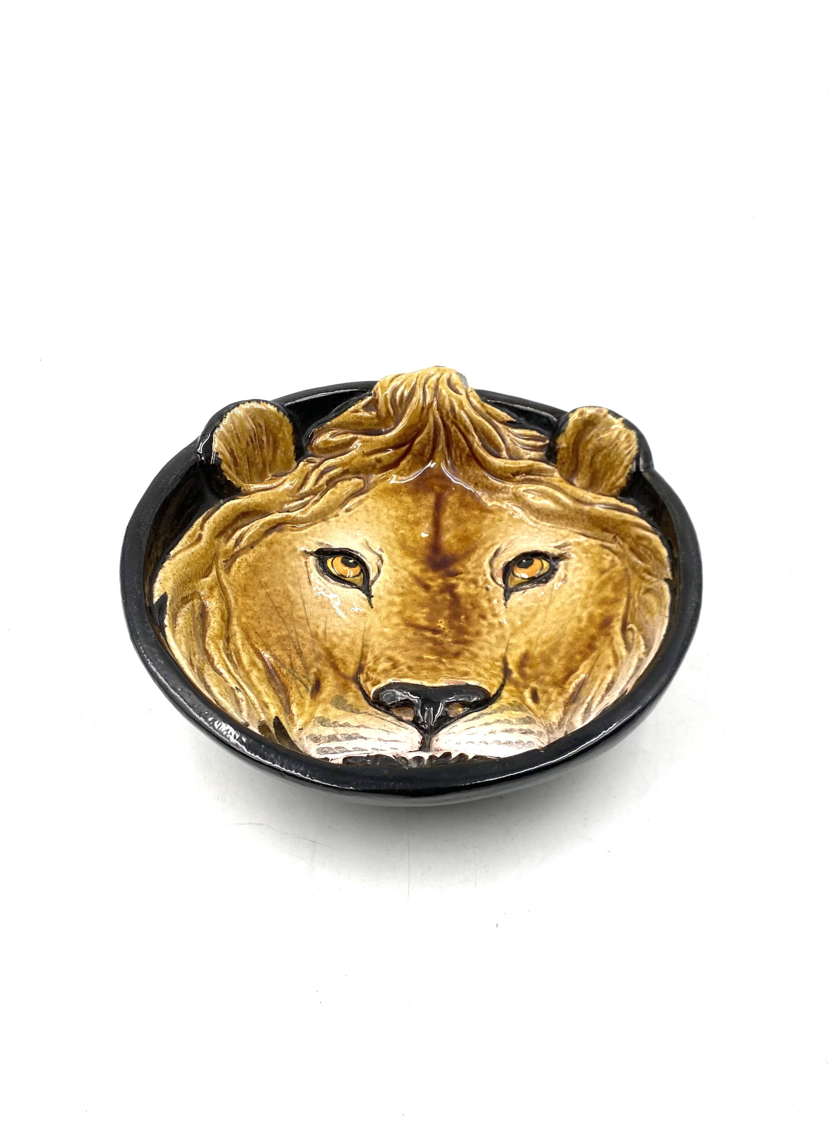 Mid-century lion ceramic plate / vide poche, Italy 1970s