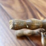 Tabouret ancien tripode en bois tourné