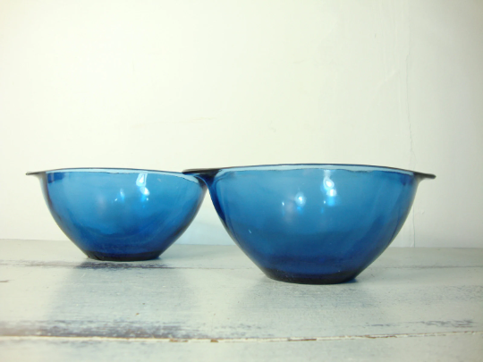 Set of 2 bowls in Vereco blue glass