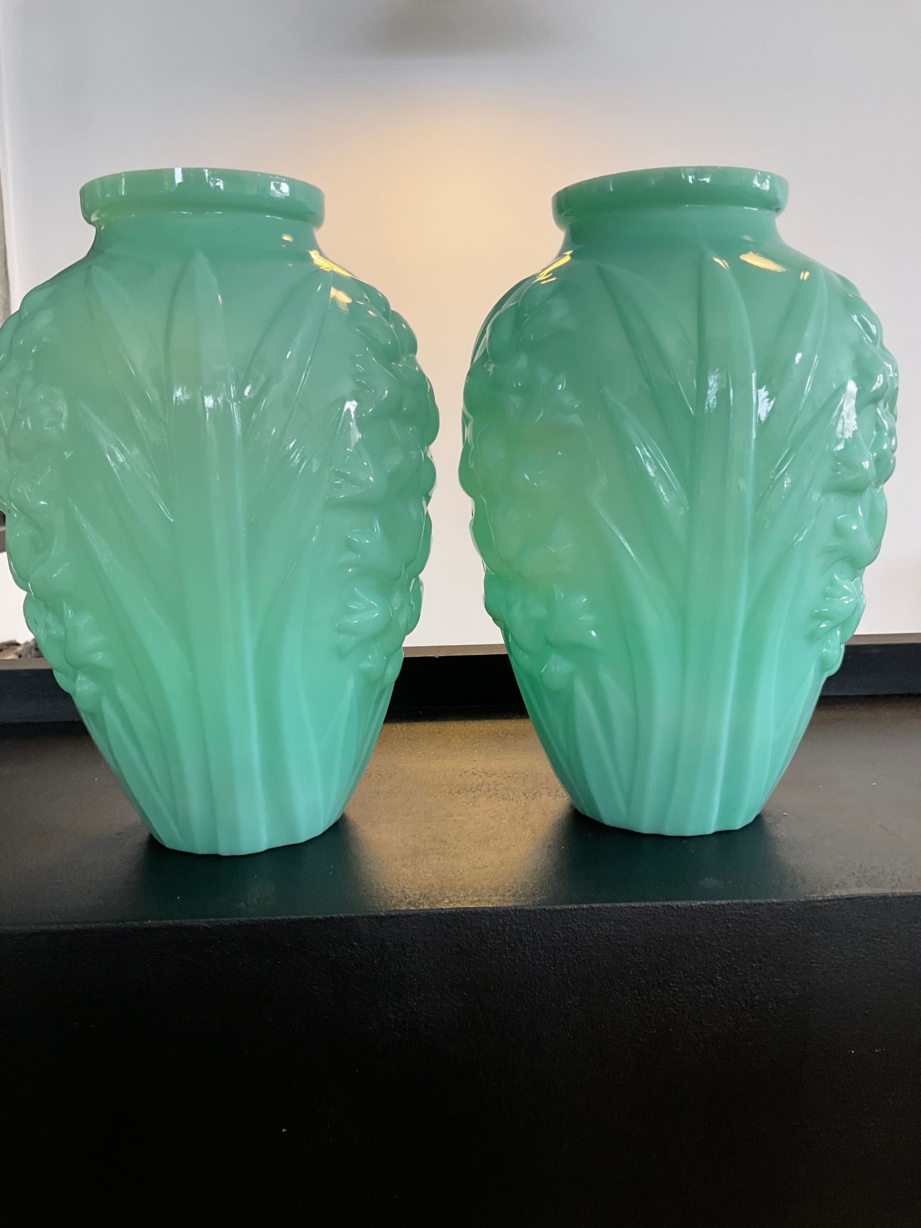 Paire de vases art deco en opaline vert celadon