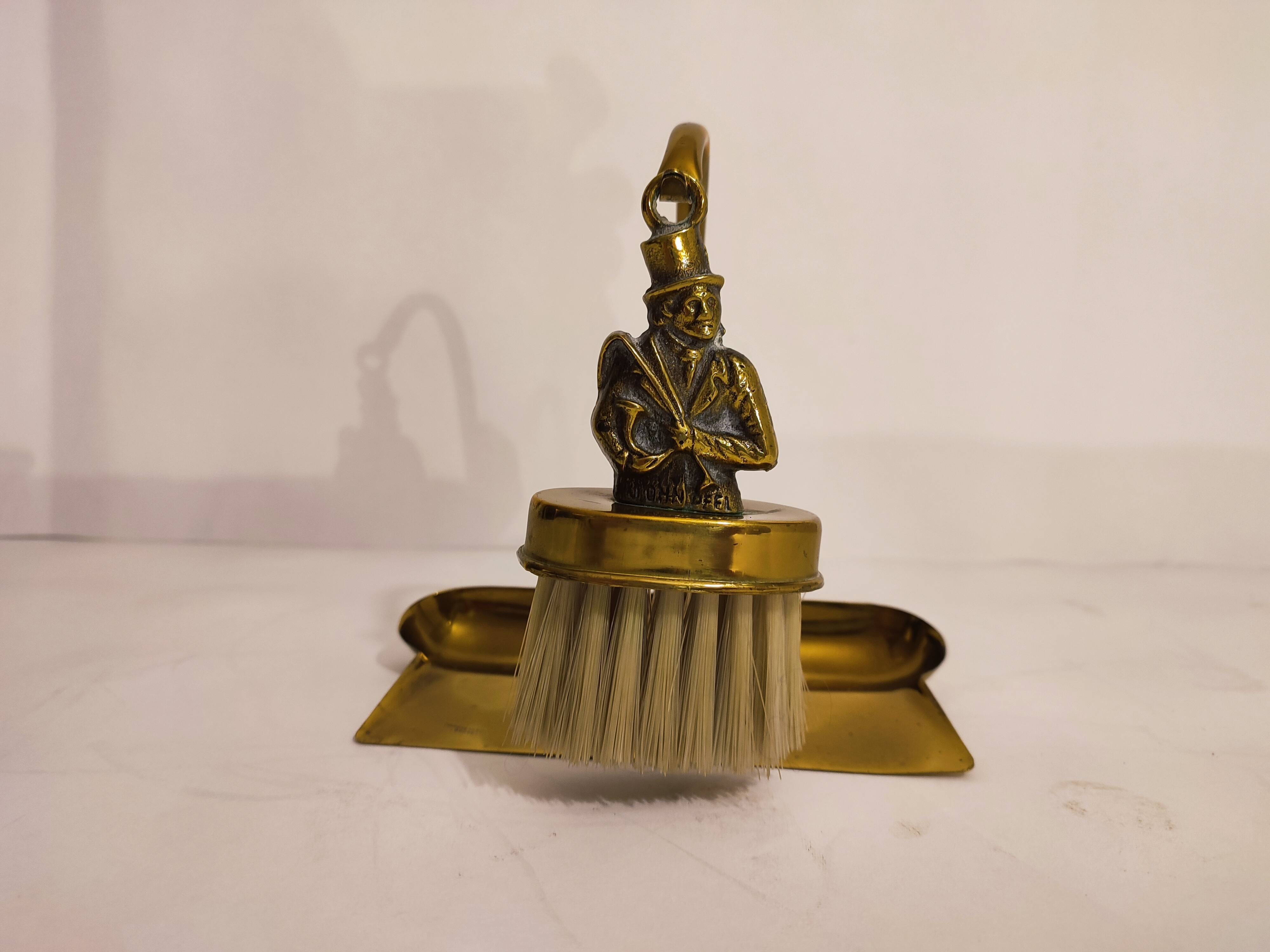 1/5 English brass crumb pickup