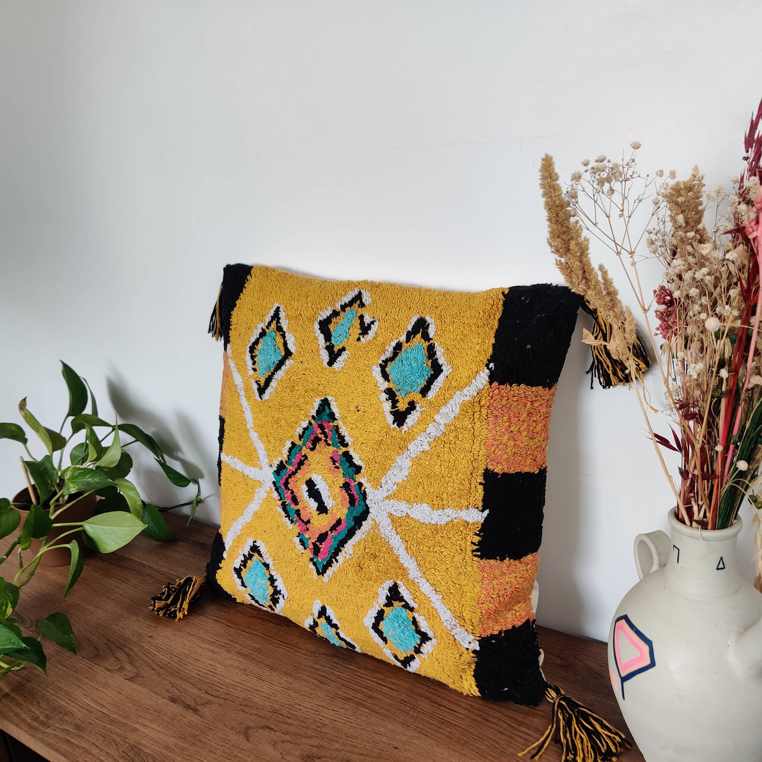 Yellow Berber-inspired cushion 45x45 cm