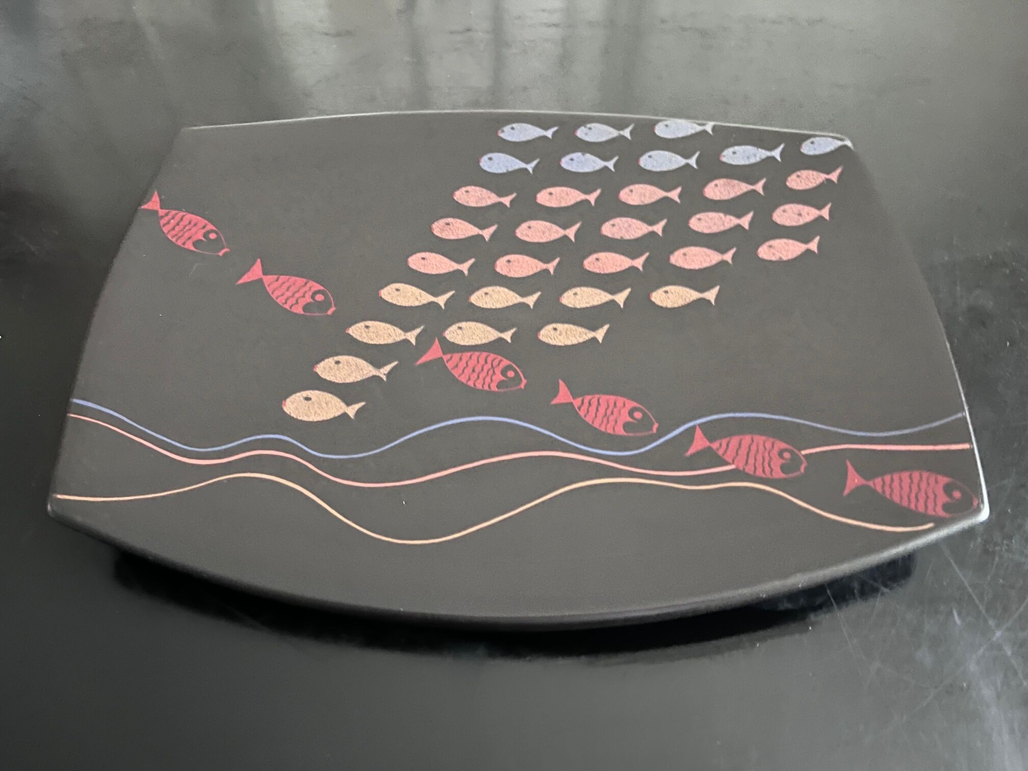 Dish decorated with fish manufacture of salins