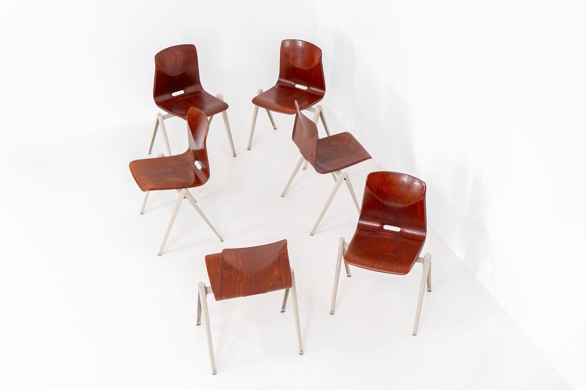 Ensemble de 6 chaises de salle à manger industrielles "S22" par Pagholz