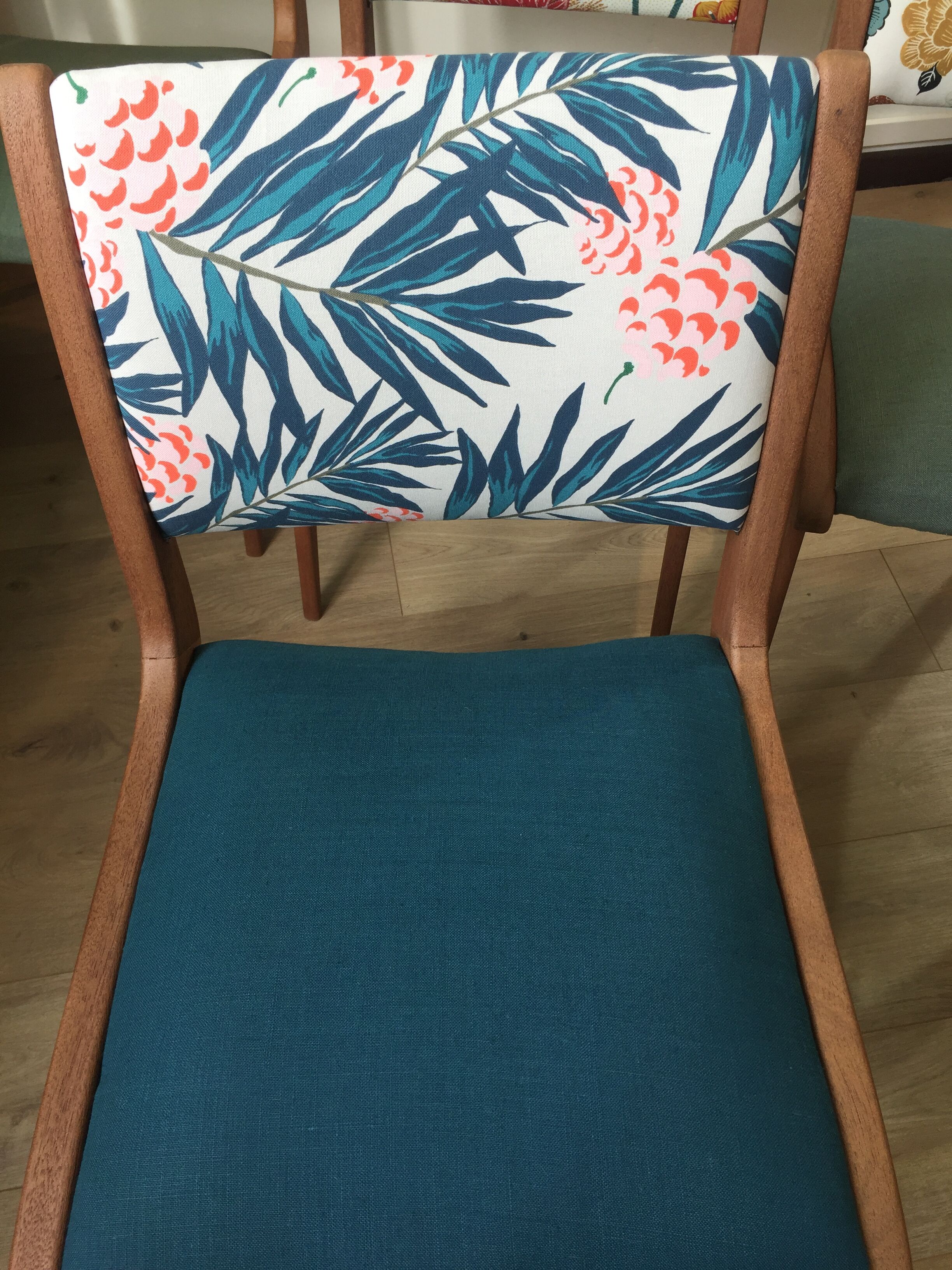 Suite of 4 vintage chairs 70 years