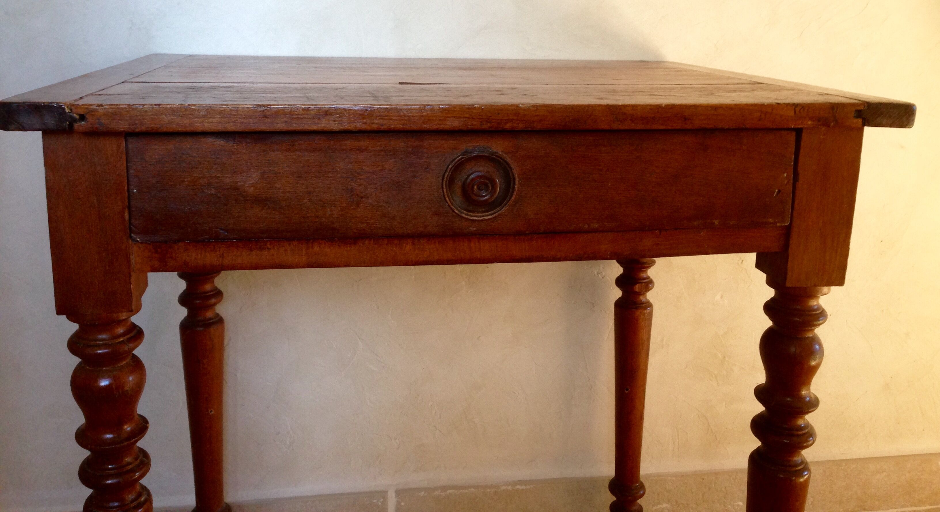Table d'appoint pieds en bois tourné