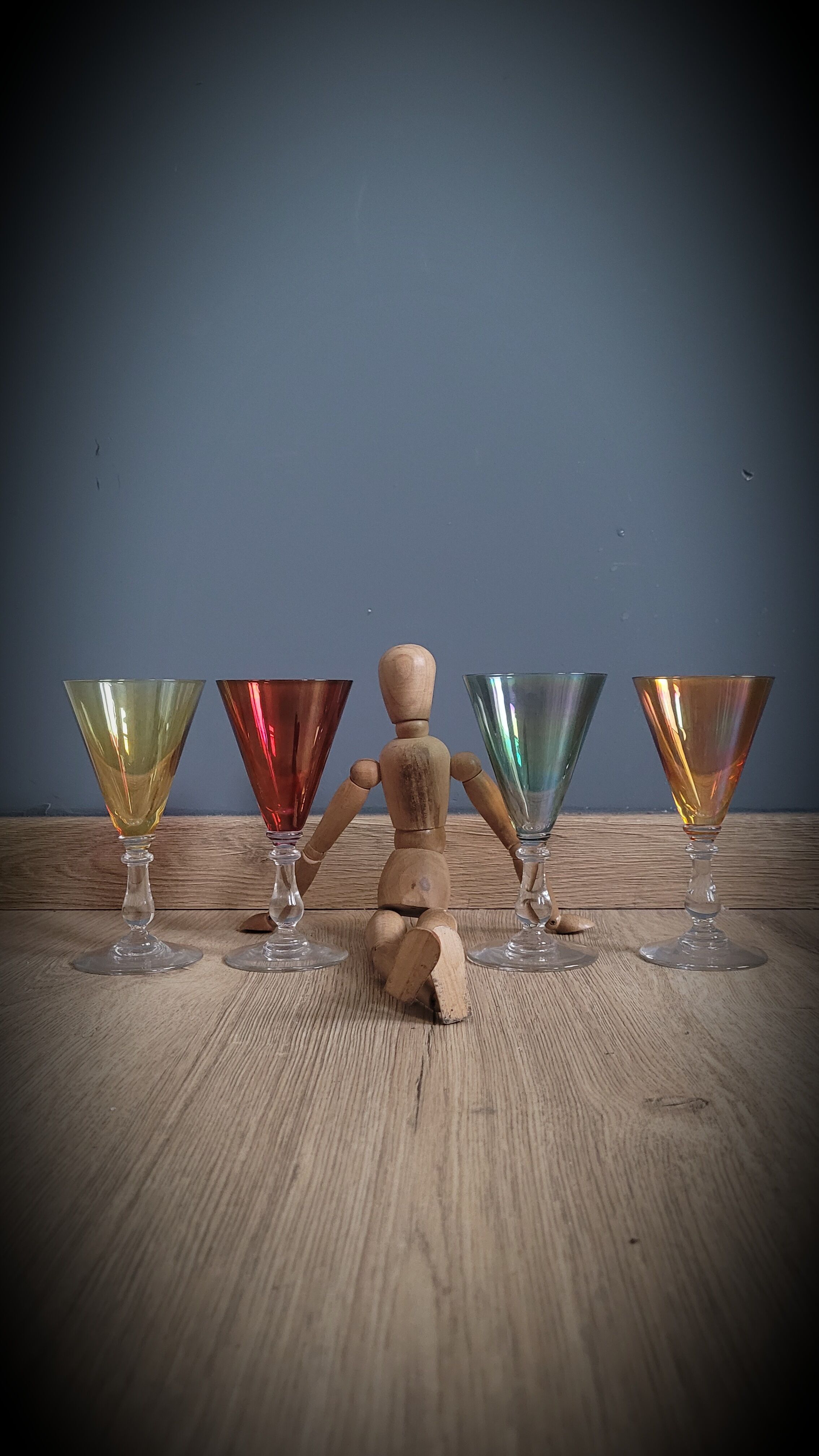 Set 4 colored wine glasses