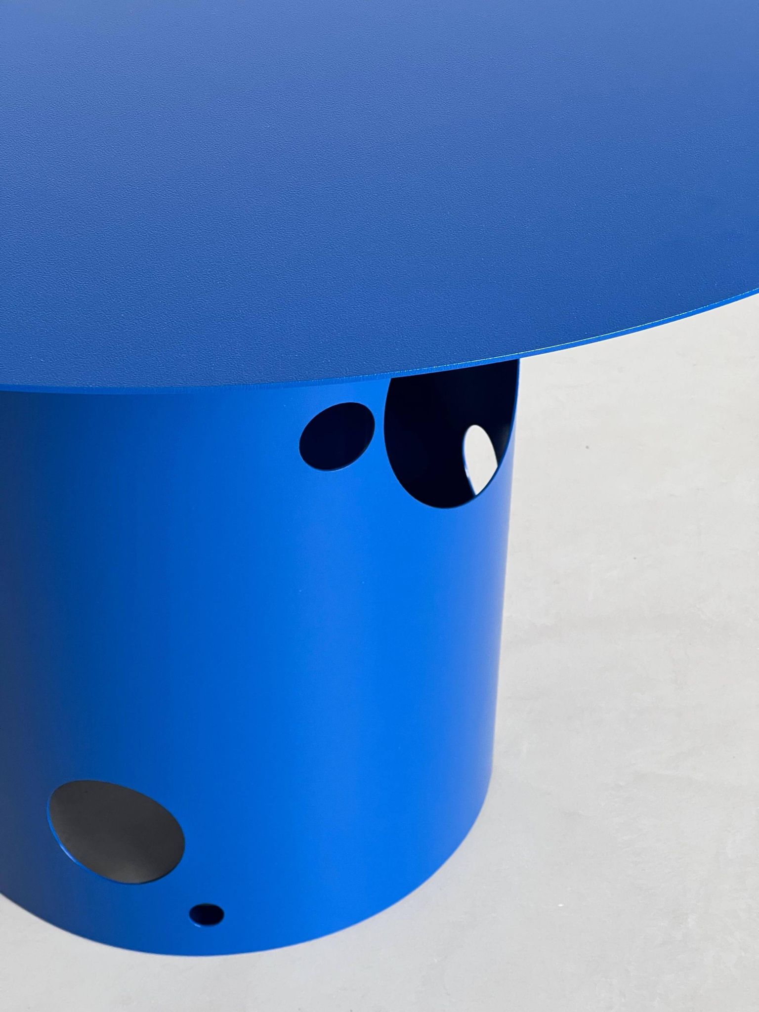 Table de salle à manger italienne contemporaine du XXIe siècle, silos, bleu électrique