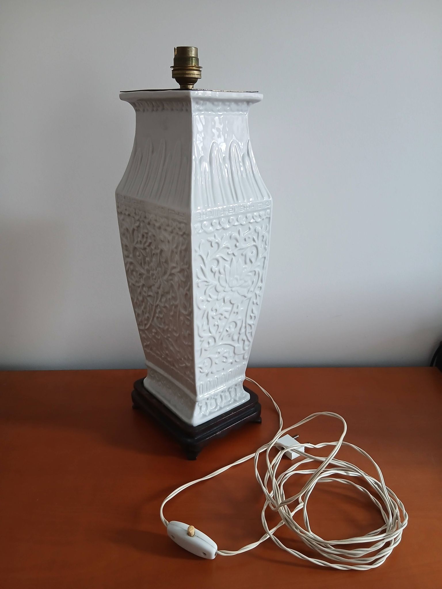 Art Deco lamp base in ceramic from around 1930 – relief floral decoration.