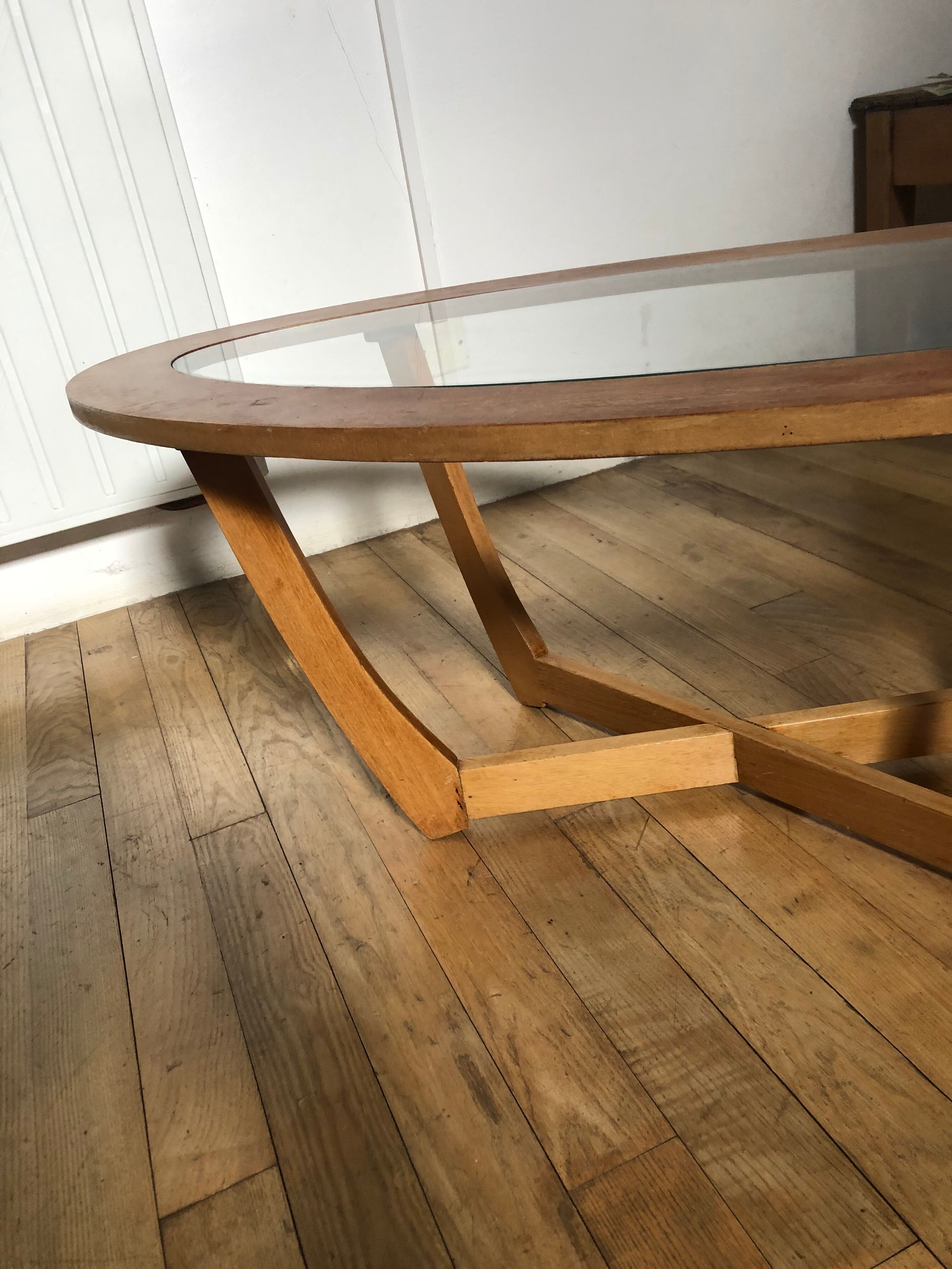 Oval coffee table