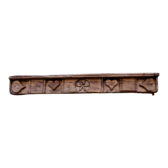 Ancien fronton poutre linteau sculpté cheminée coeur rosace