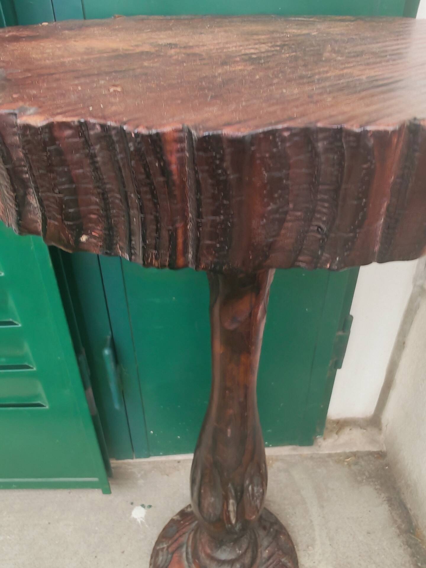 Table d'appoint style colonial espagnole vintage 