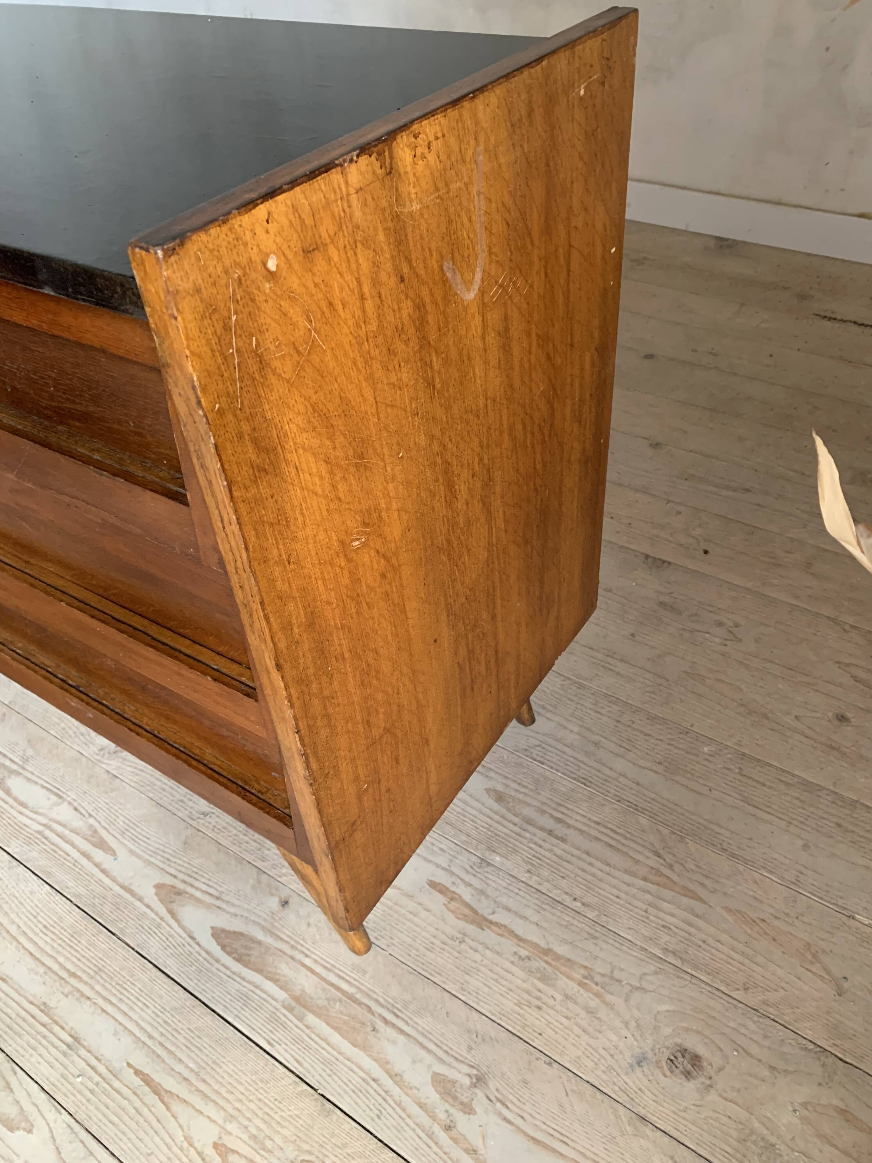 Commode vintage en chêne pieds compas