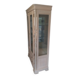 Display case in whitewashed oak
