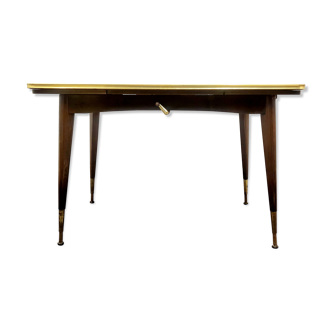 Table extensible assiettes colorées