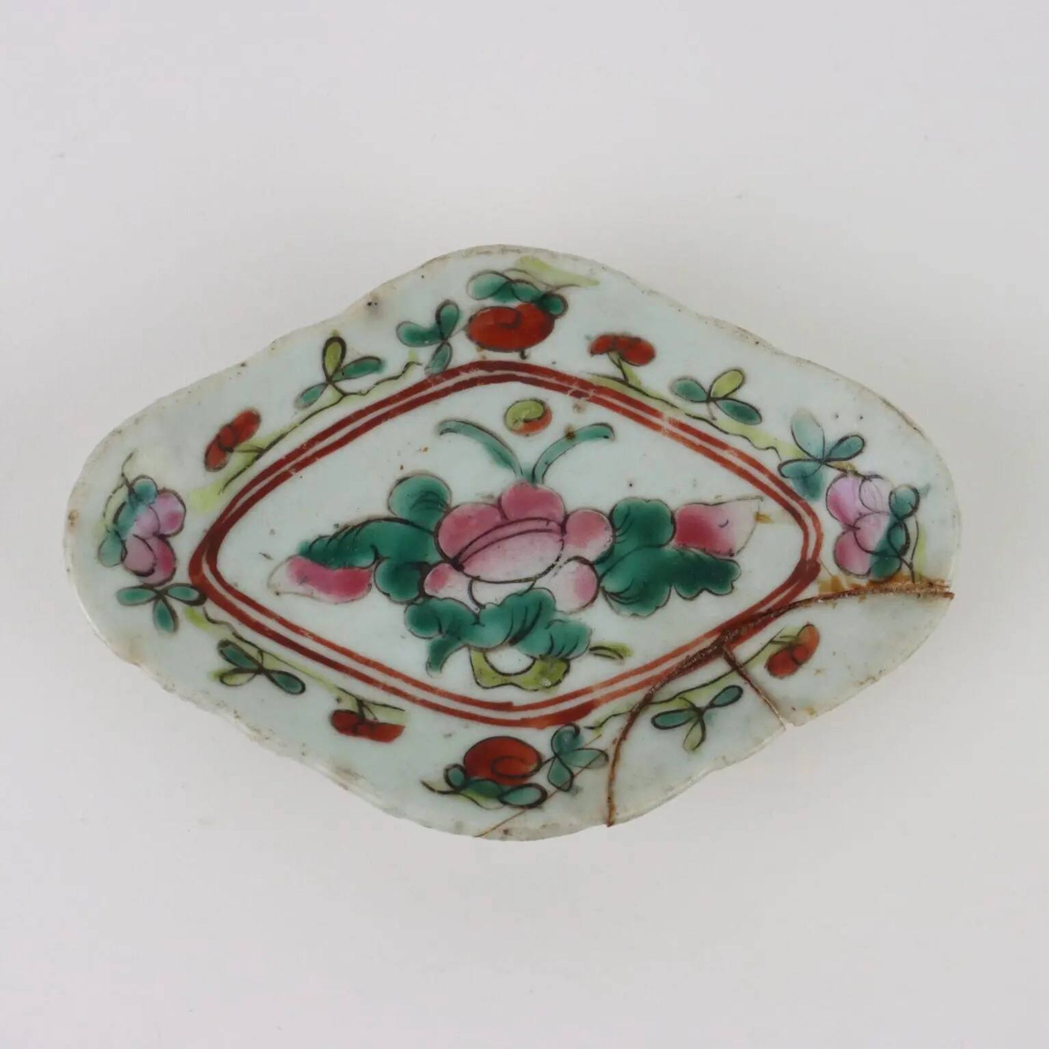 Group of 6 porcelain saucers, China, 19th century