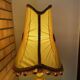 Lampe de table Hollywood Regency avec base en lucite