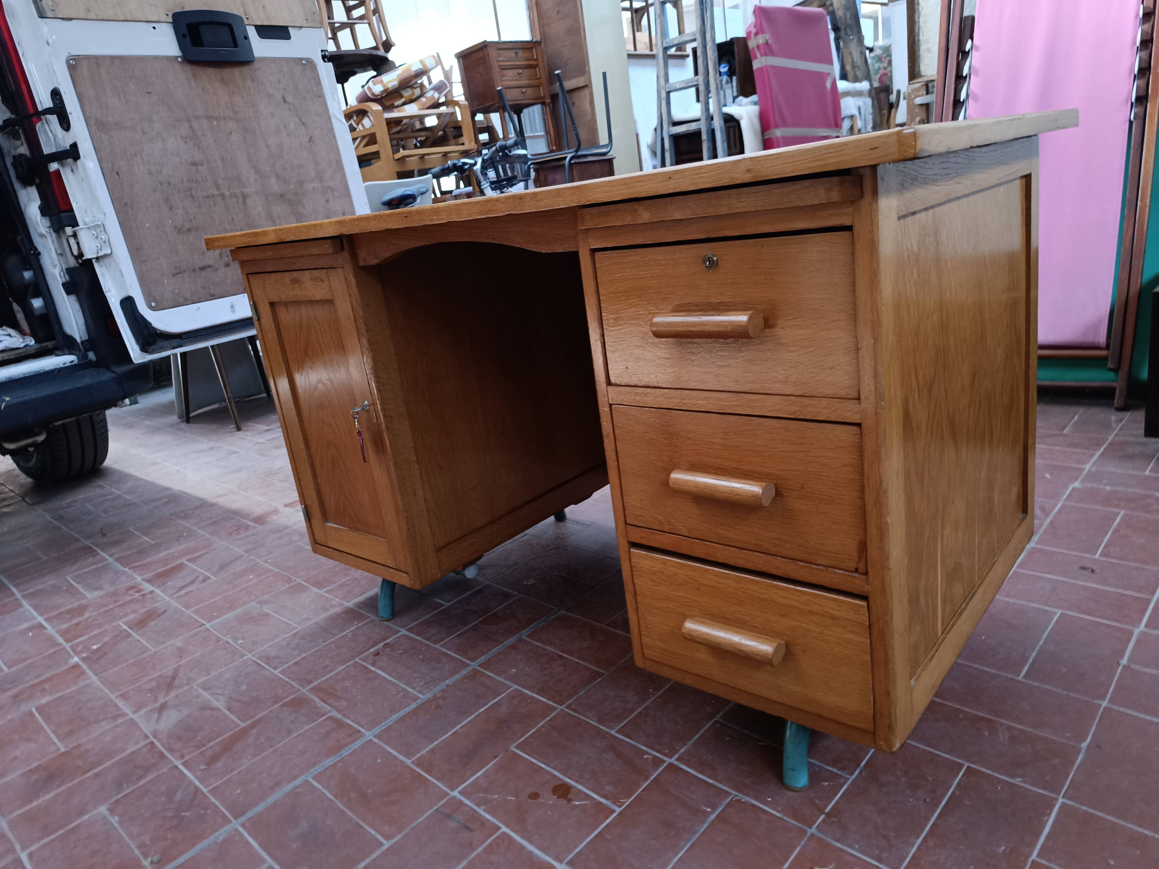 Teachers' desk and its Delagrave chair