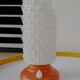 Vintage tafellamp met oranje kunststof voet en glazen kapje uit de jaren 60
