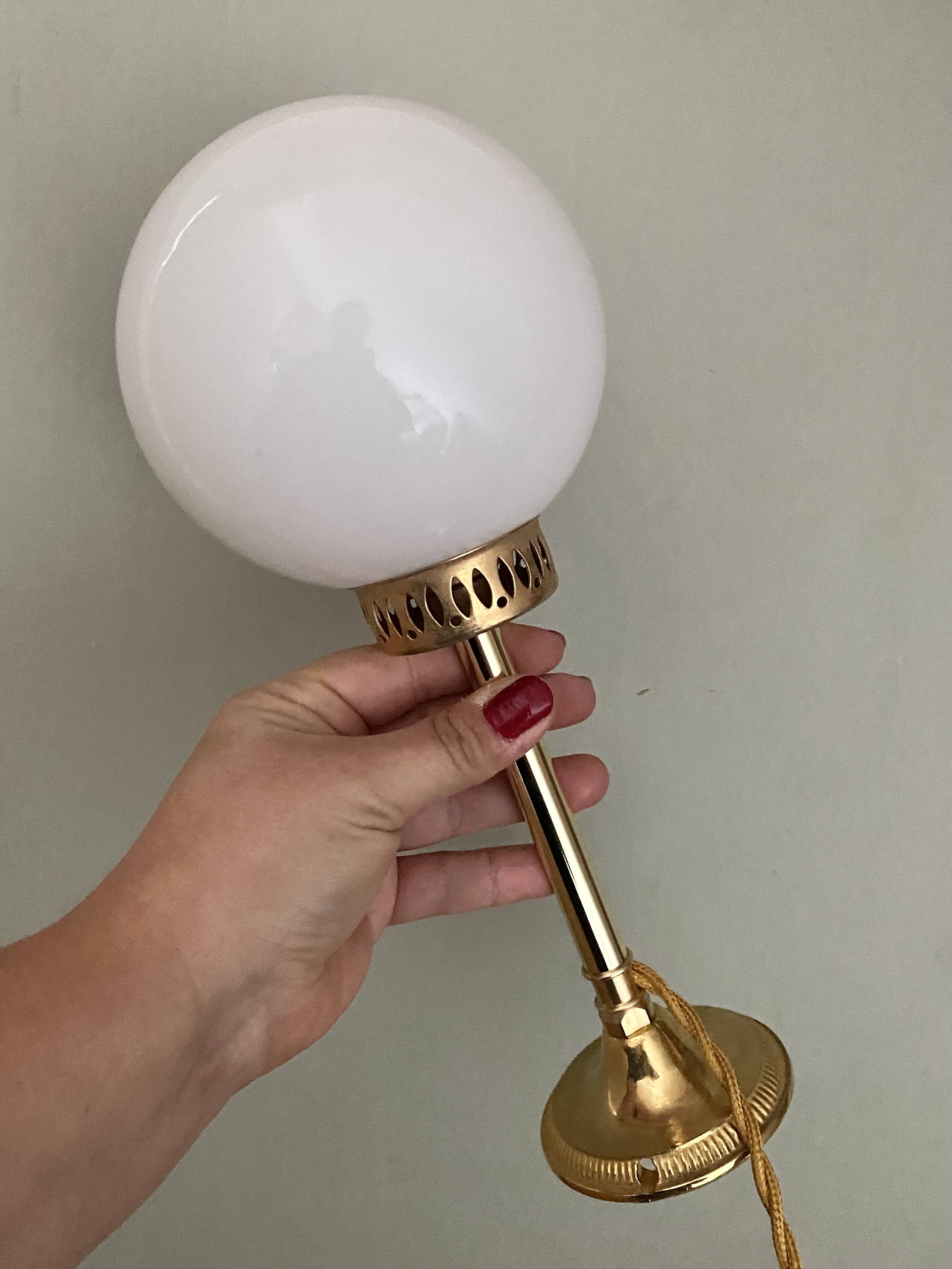 Vintage globe table lamp in white opaline