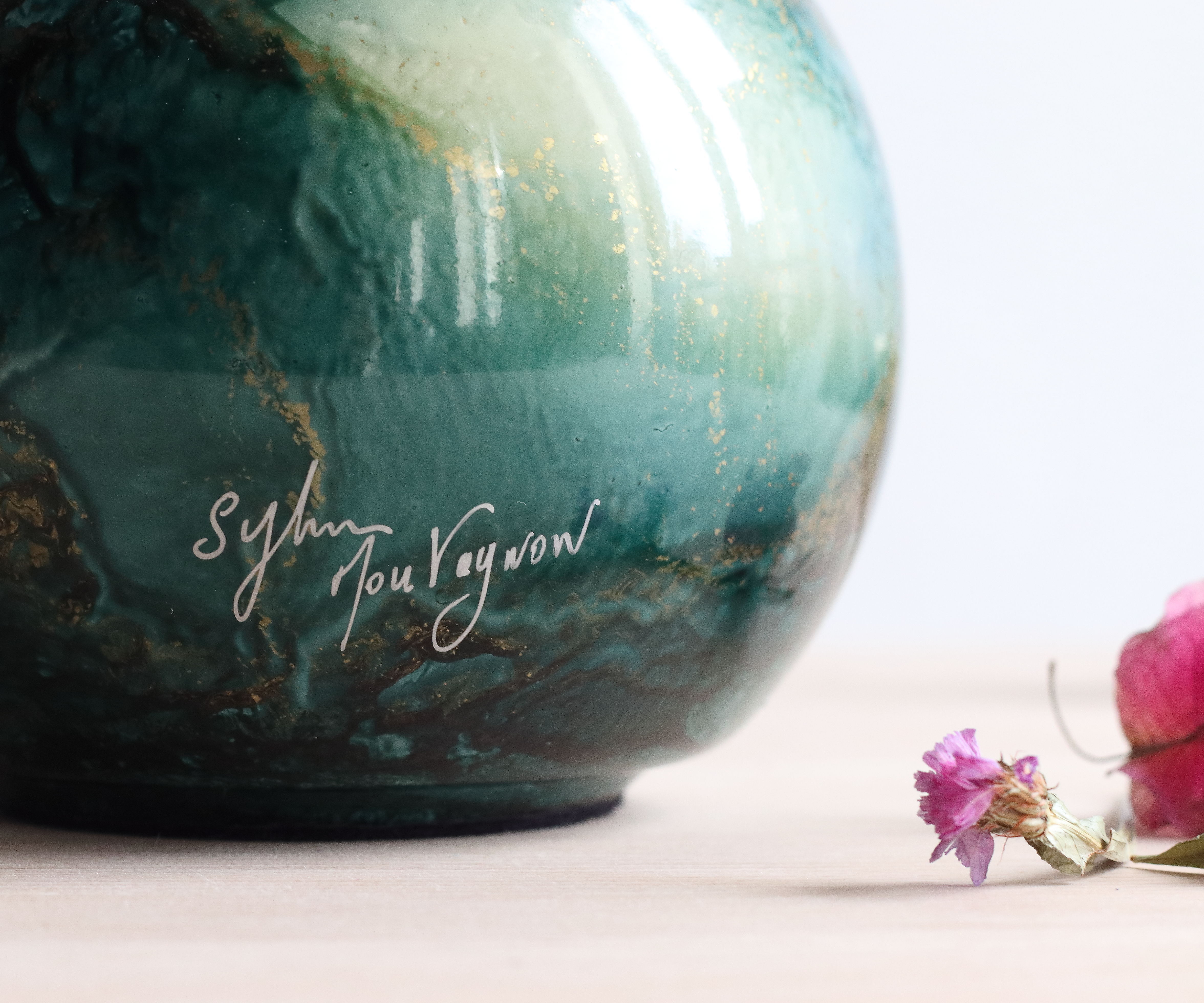Glass ball vase by Sylvie Montagnon