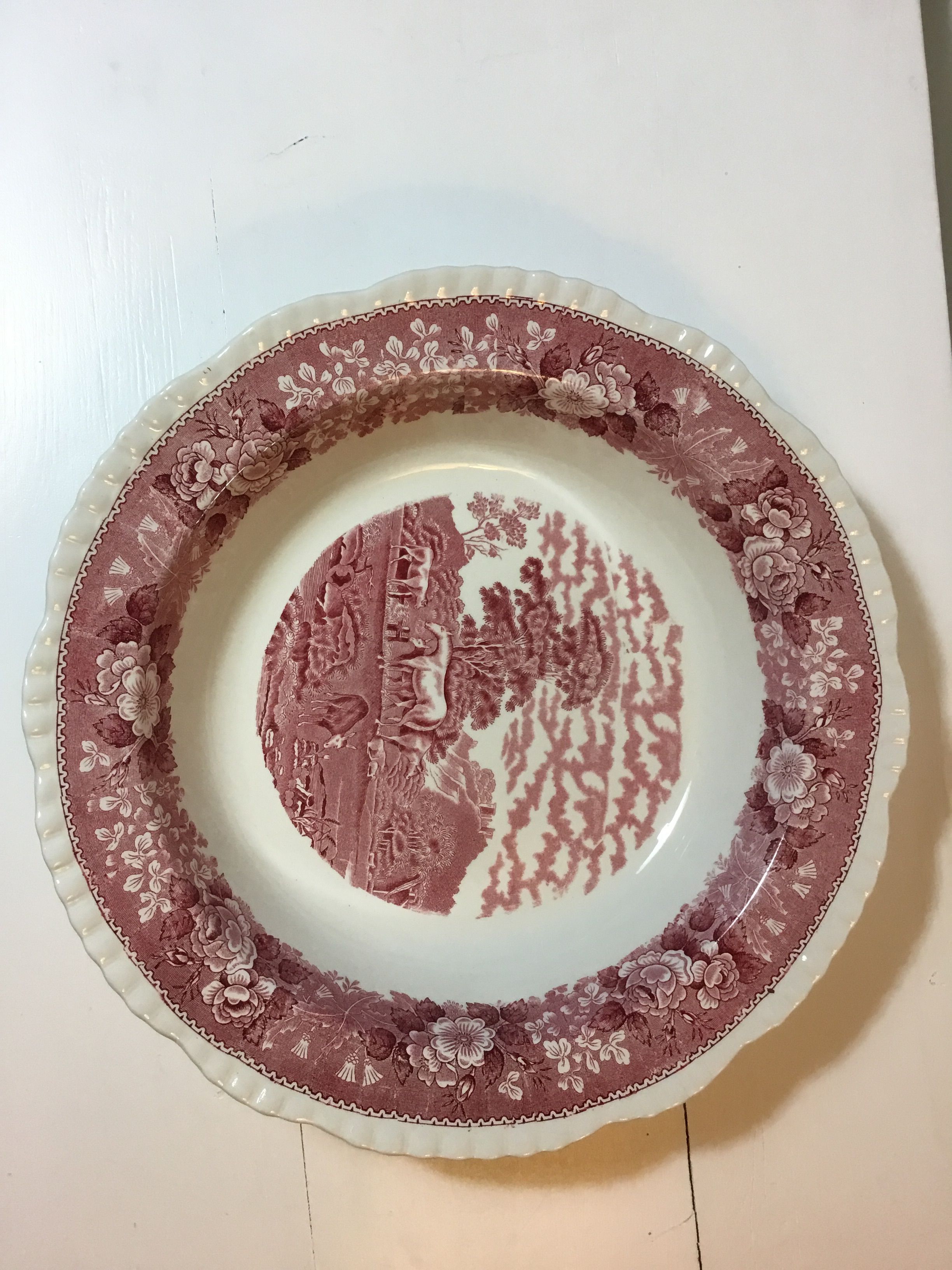 Hollow dish in English porcelain