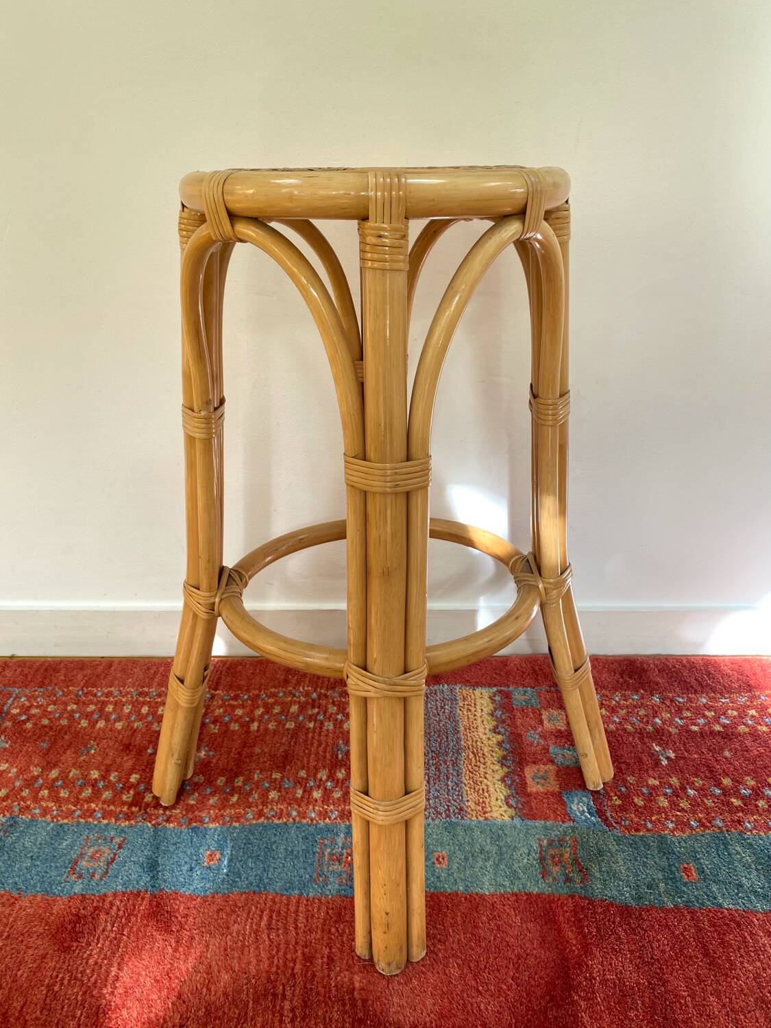 Tabouret haut / Sellette porte-plante en rotin et bambou des années 70