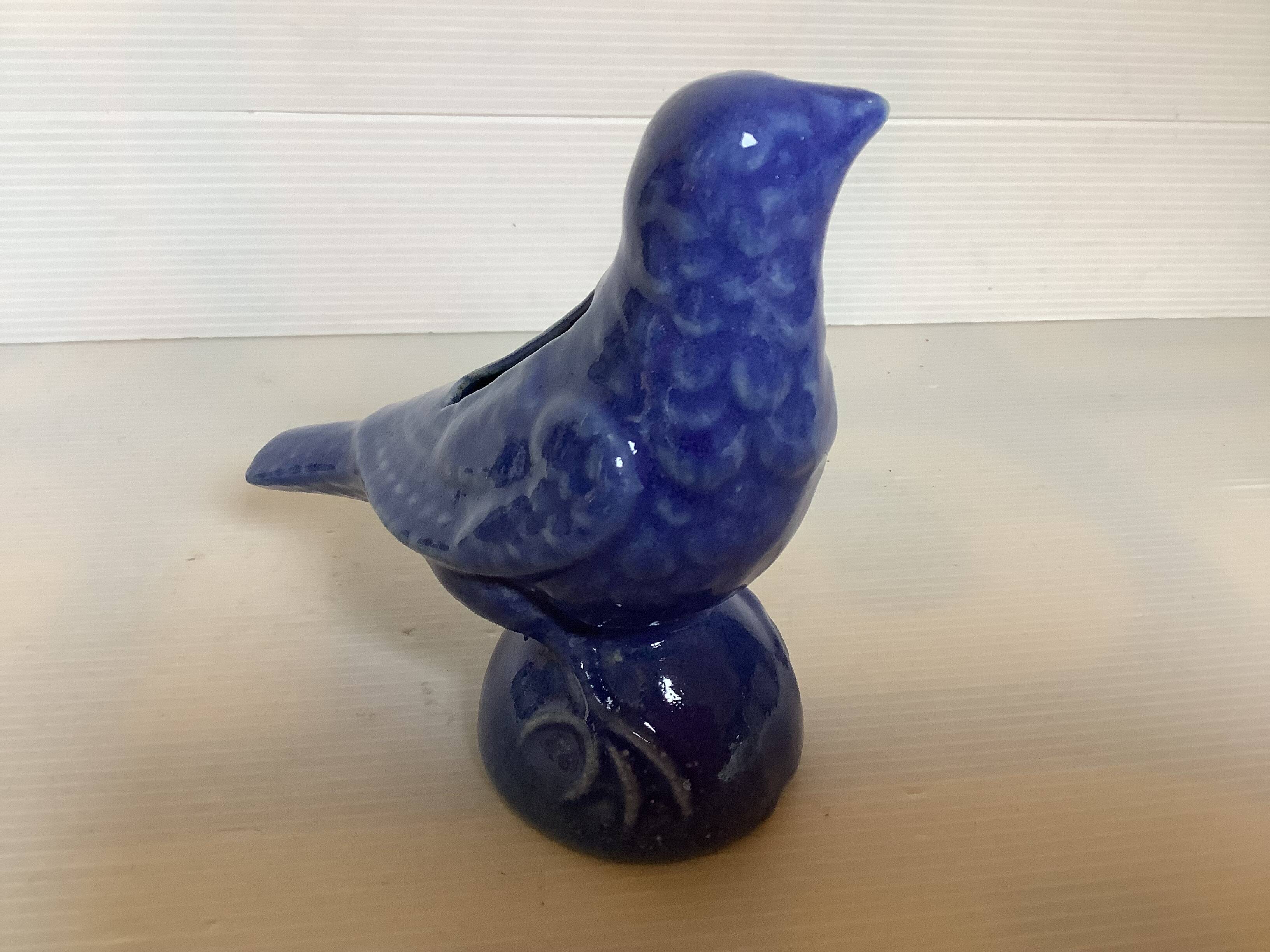 Zoomorphic bird breakable piggy bank