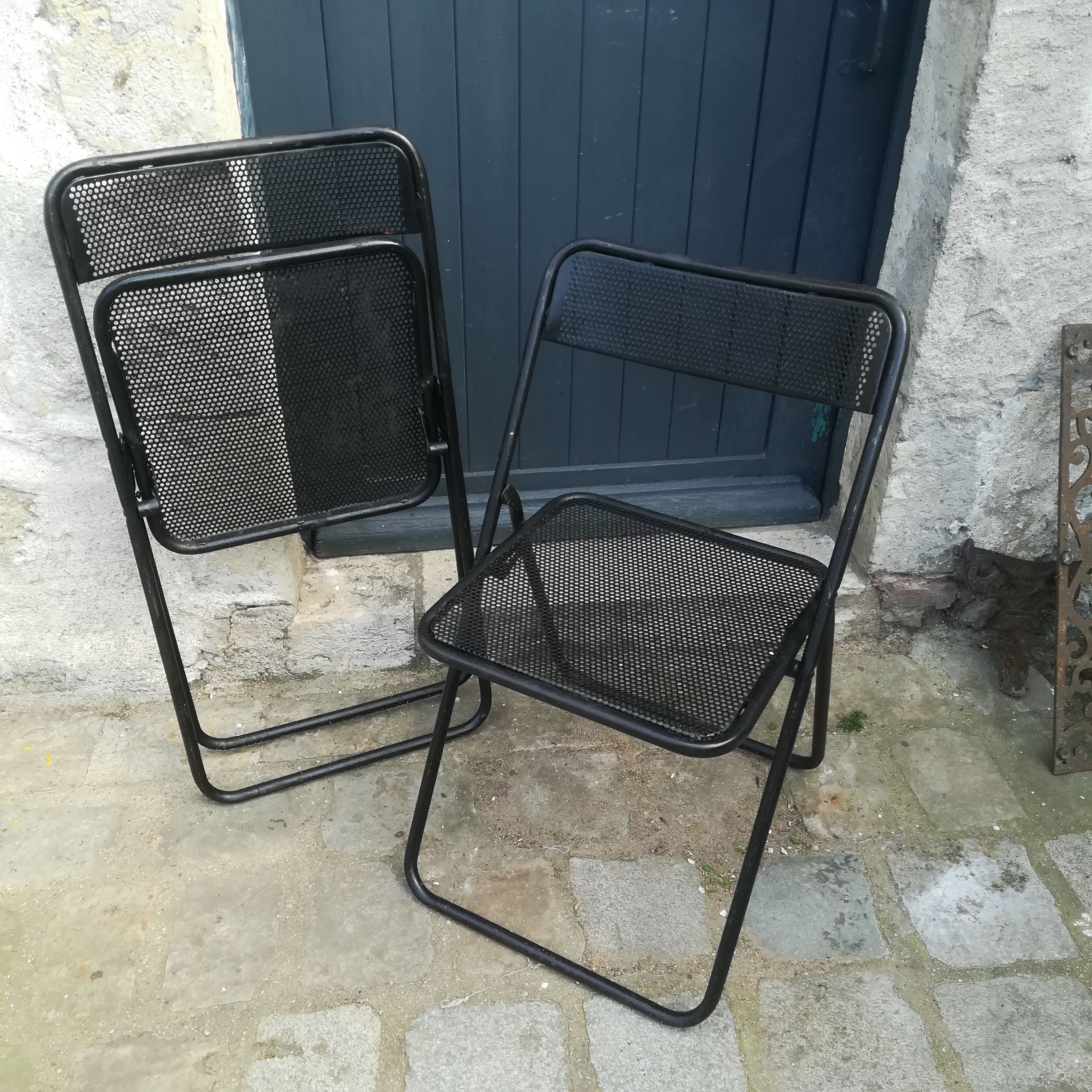 Duo de chaises pliantes en métal décapé