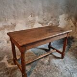 Antique French farmhouse table in oak (1780–1830) – Walnut legs – Rustic provincial dining table