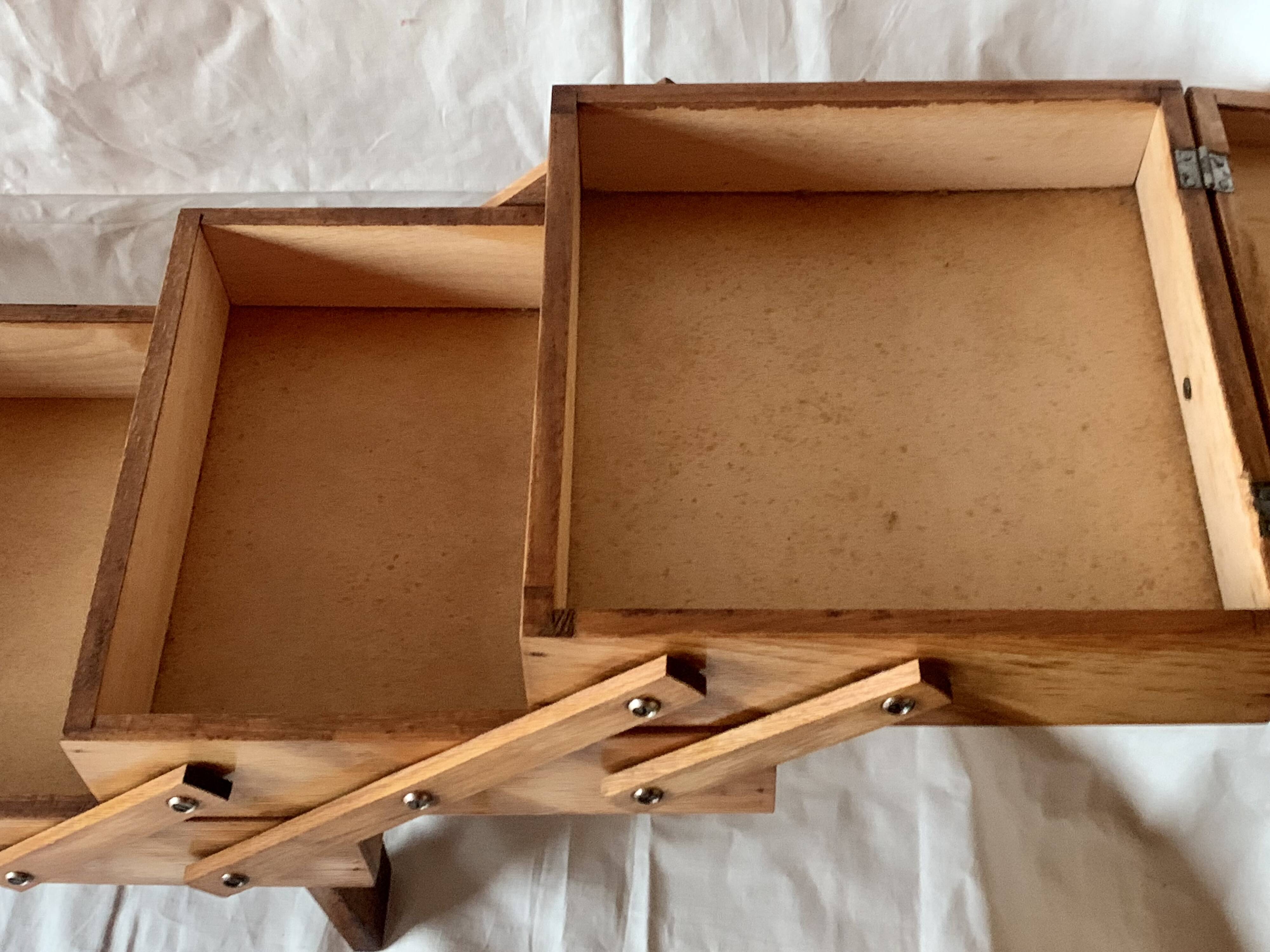 Worker - sewing box on vintage wooden legs - 3 floors