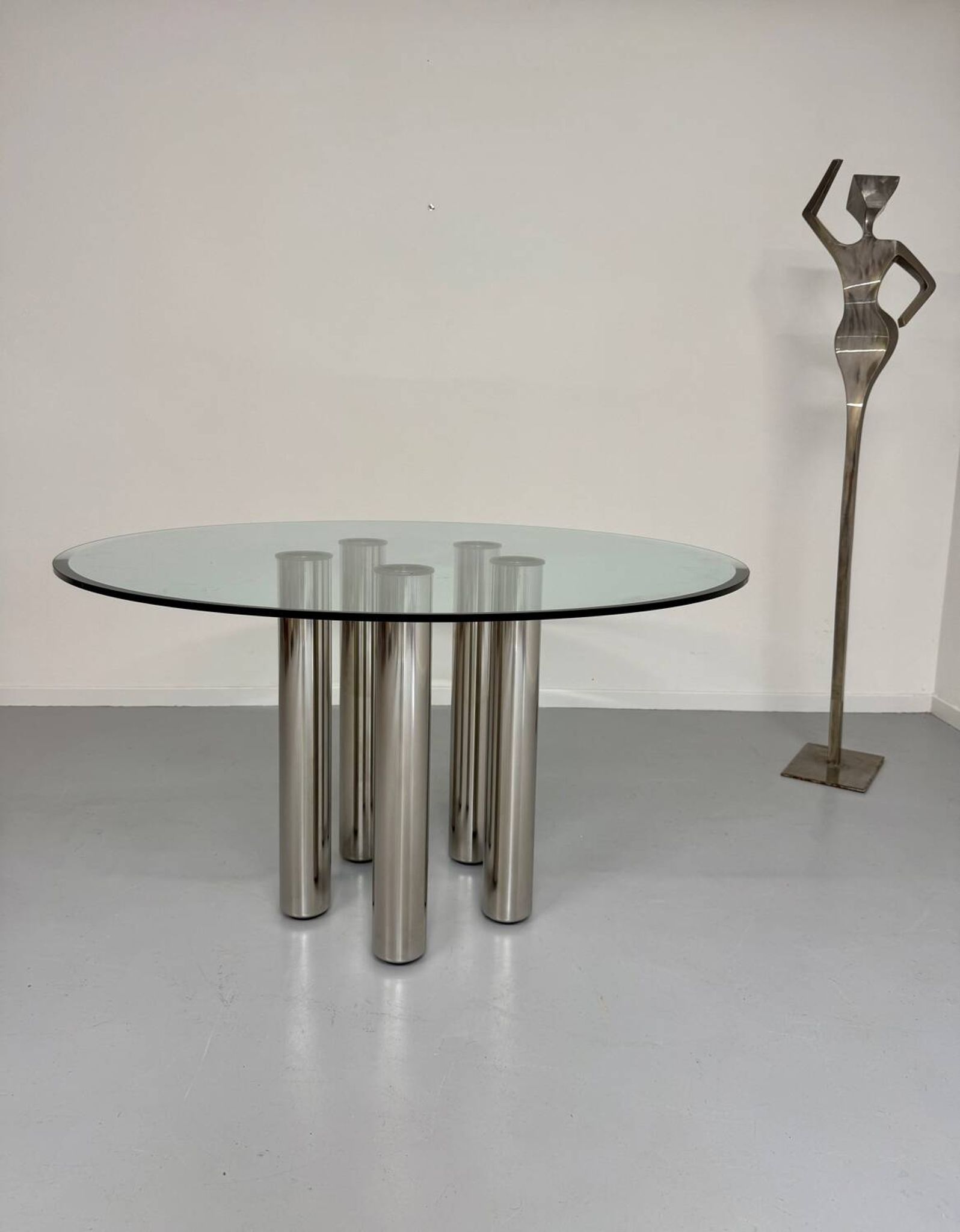 Round glass and metal dining table, Italian design from the 80s, vintage