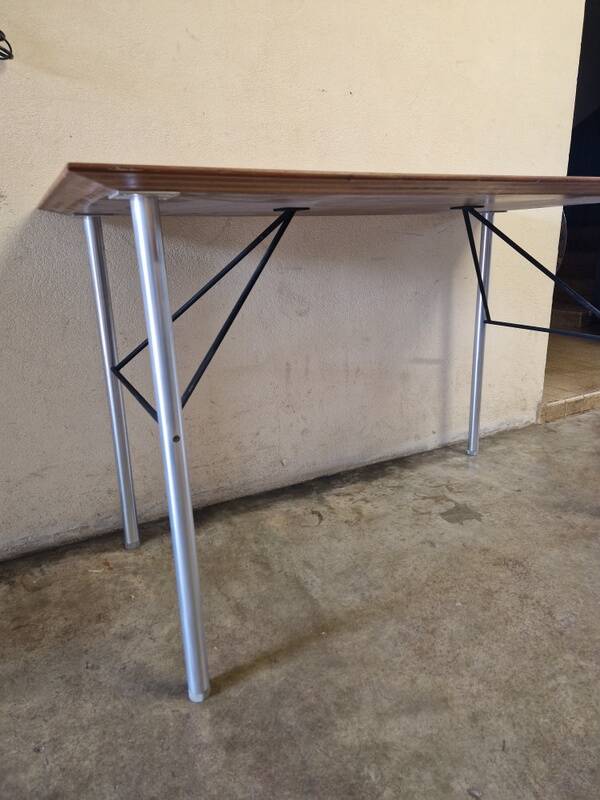 Etienne Fermigier (1932-1973) Aluminium table and black lacquered metal 1960