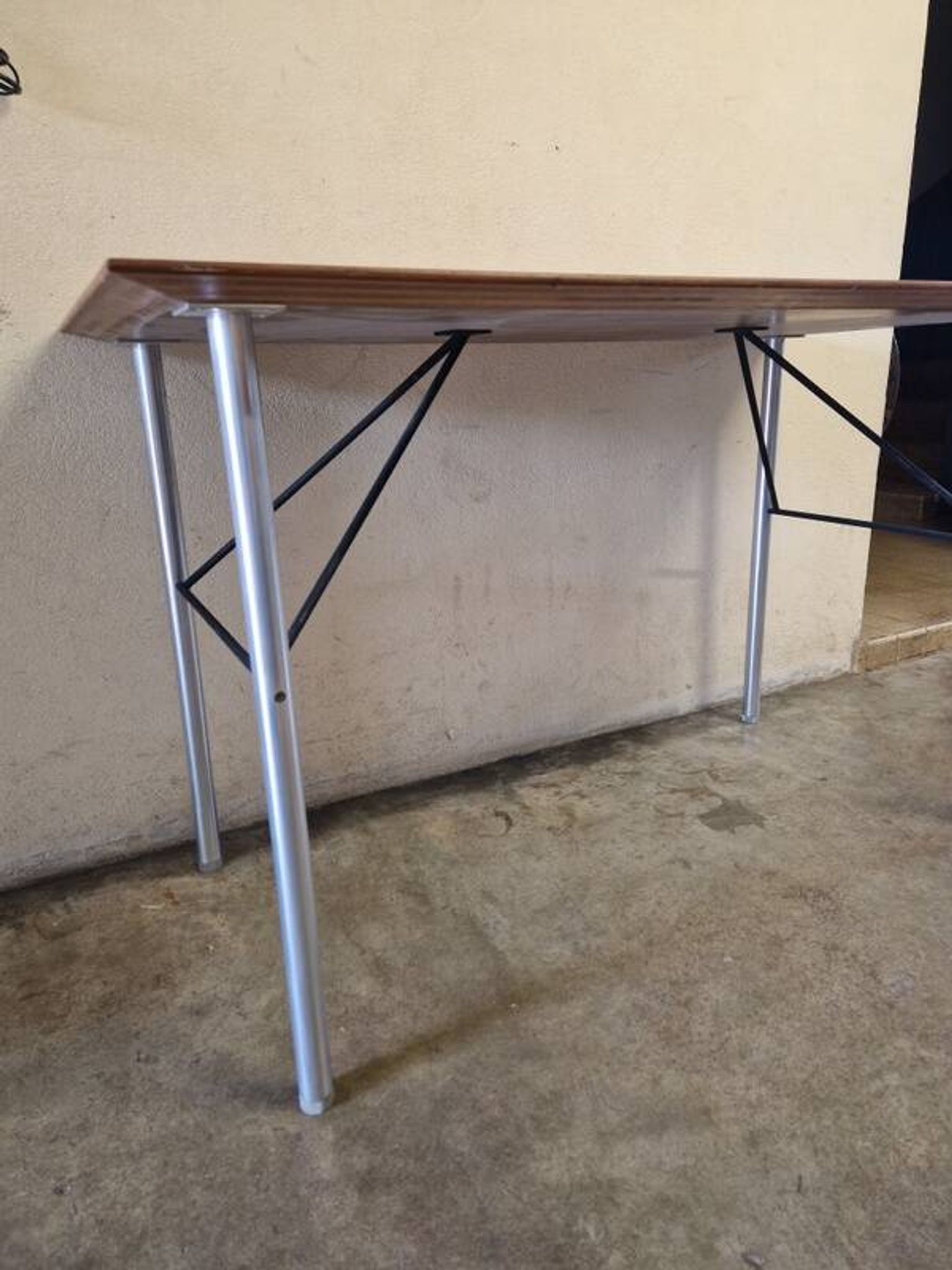 Etienne Fermigier (1932-1973) Table en aluminium et métal laqué noir 1960