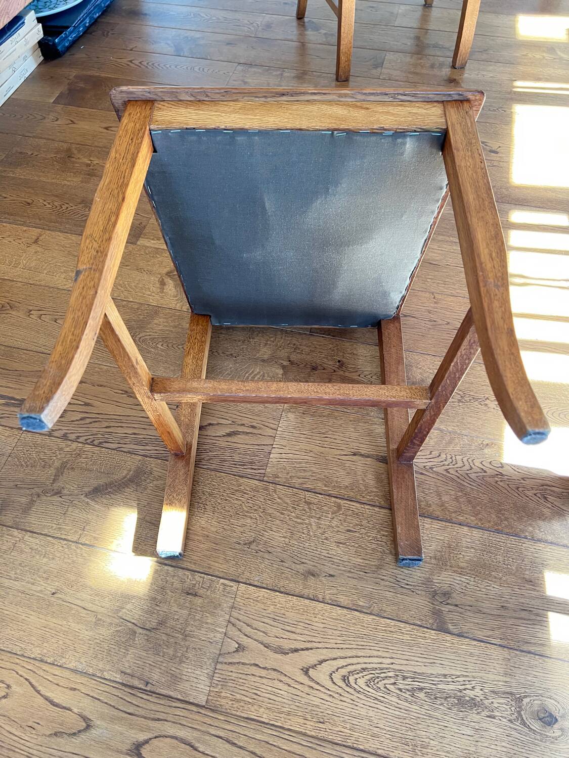 6 chaises en chêne et cuir blanc cassé