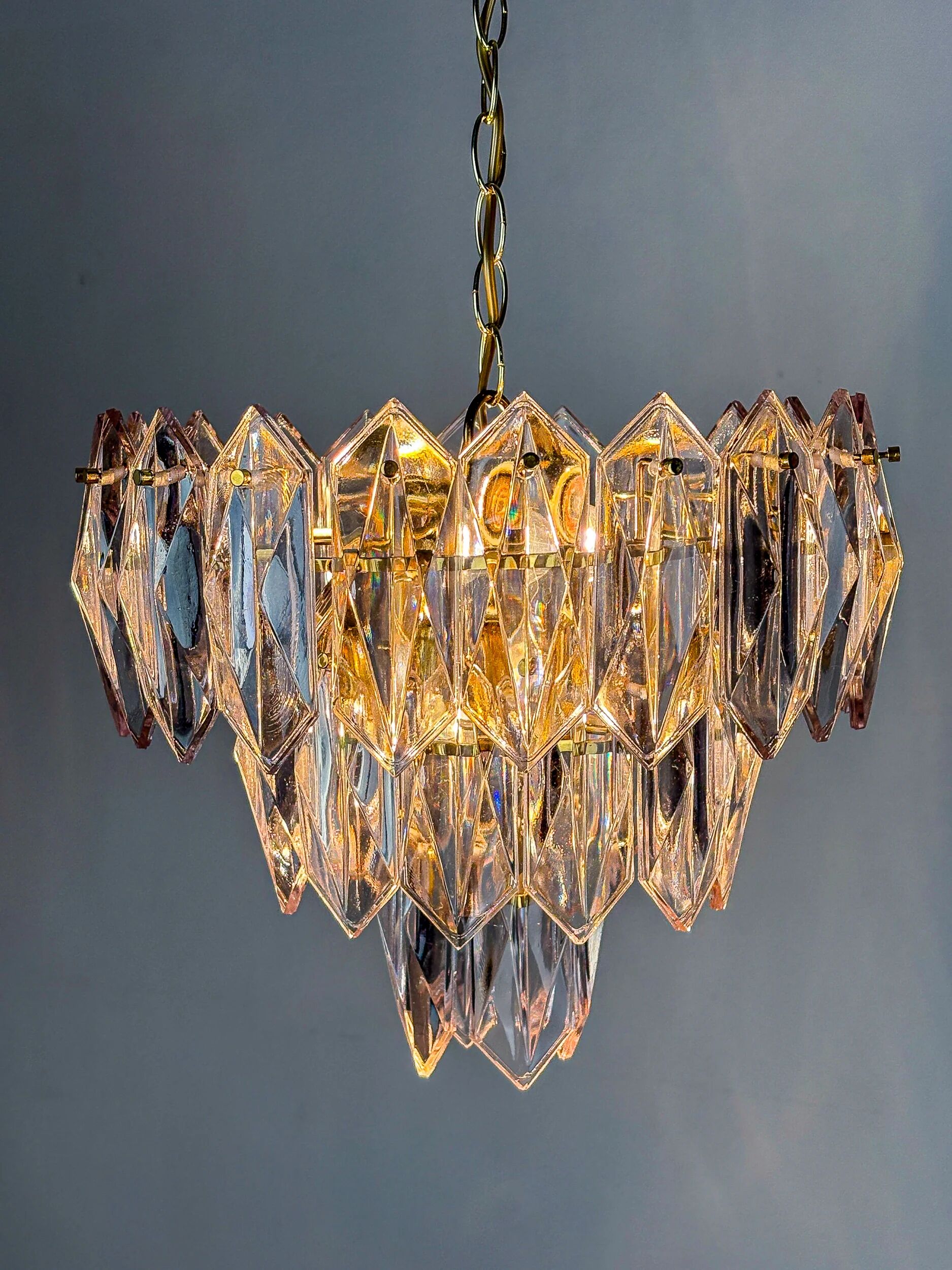 Chandelier JT Kalmar, verre taillé, 3 niveaux, Autriche, années 1970.