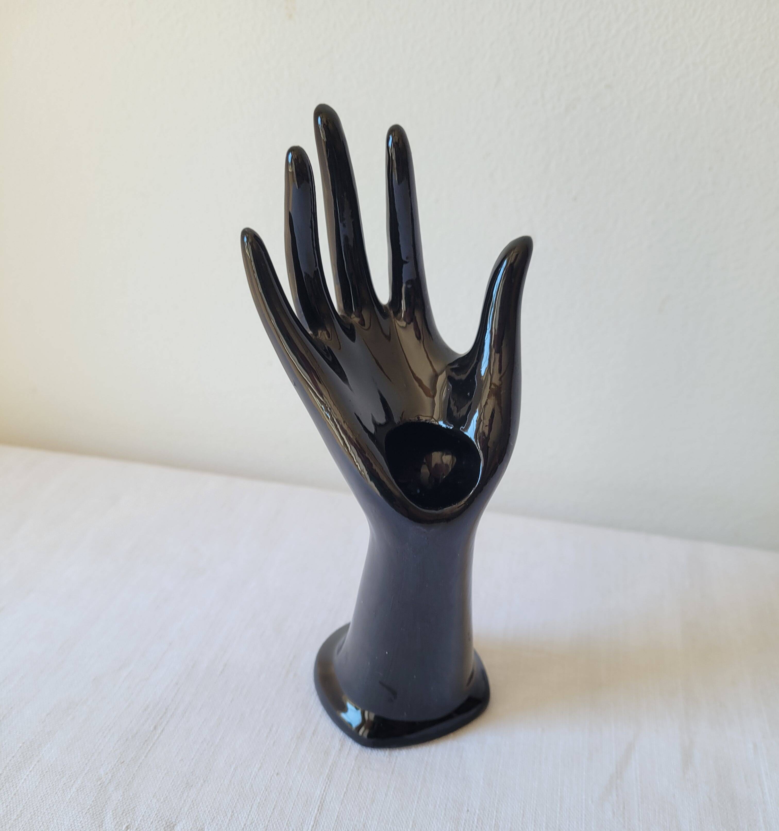 Hand-shaped soliflore vase