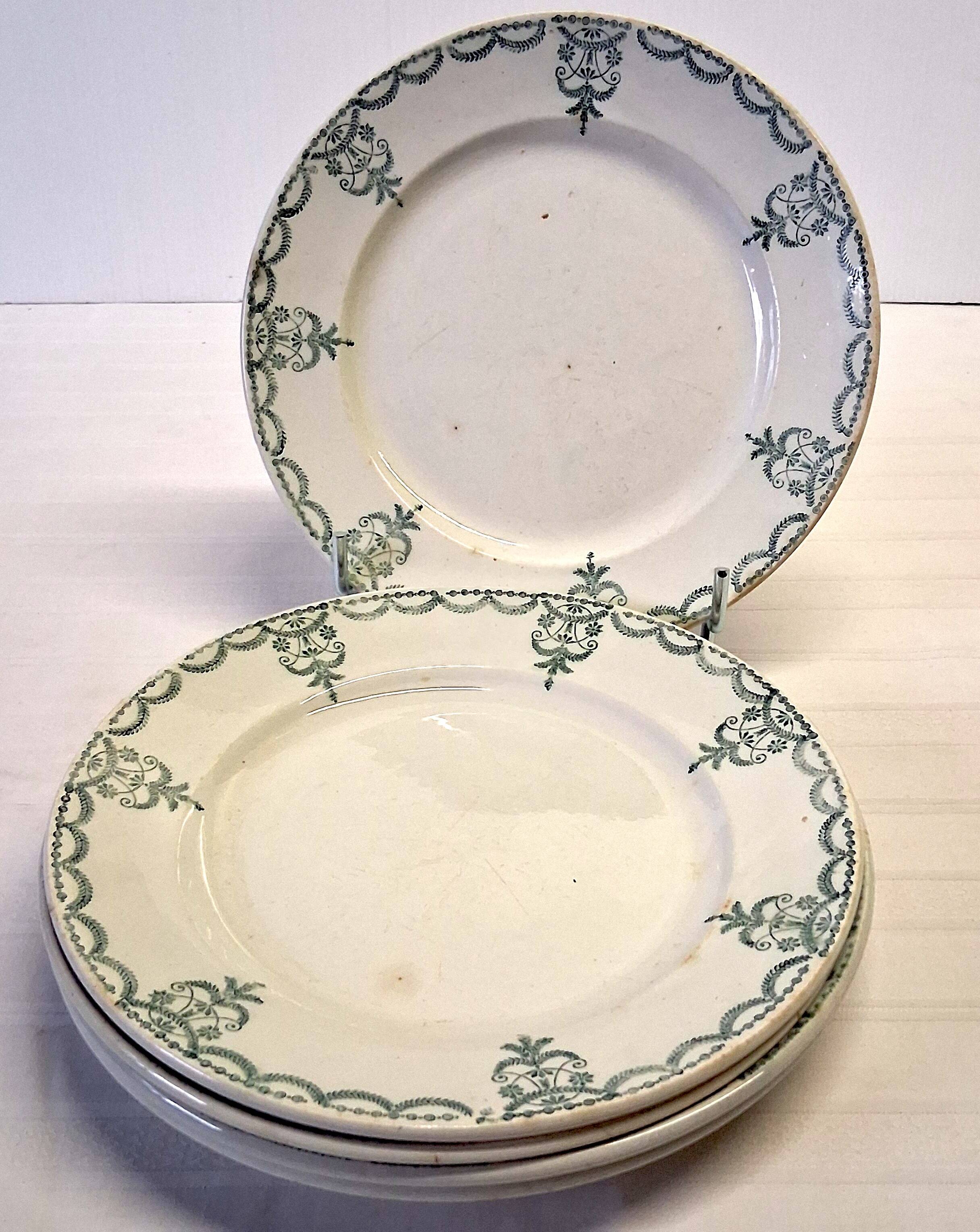 5 assiettes à dessert ancienne de chez Moulins des loups en bon état