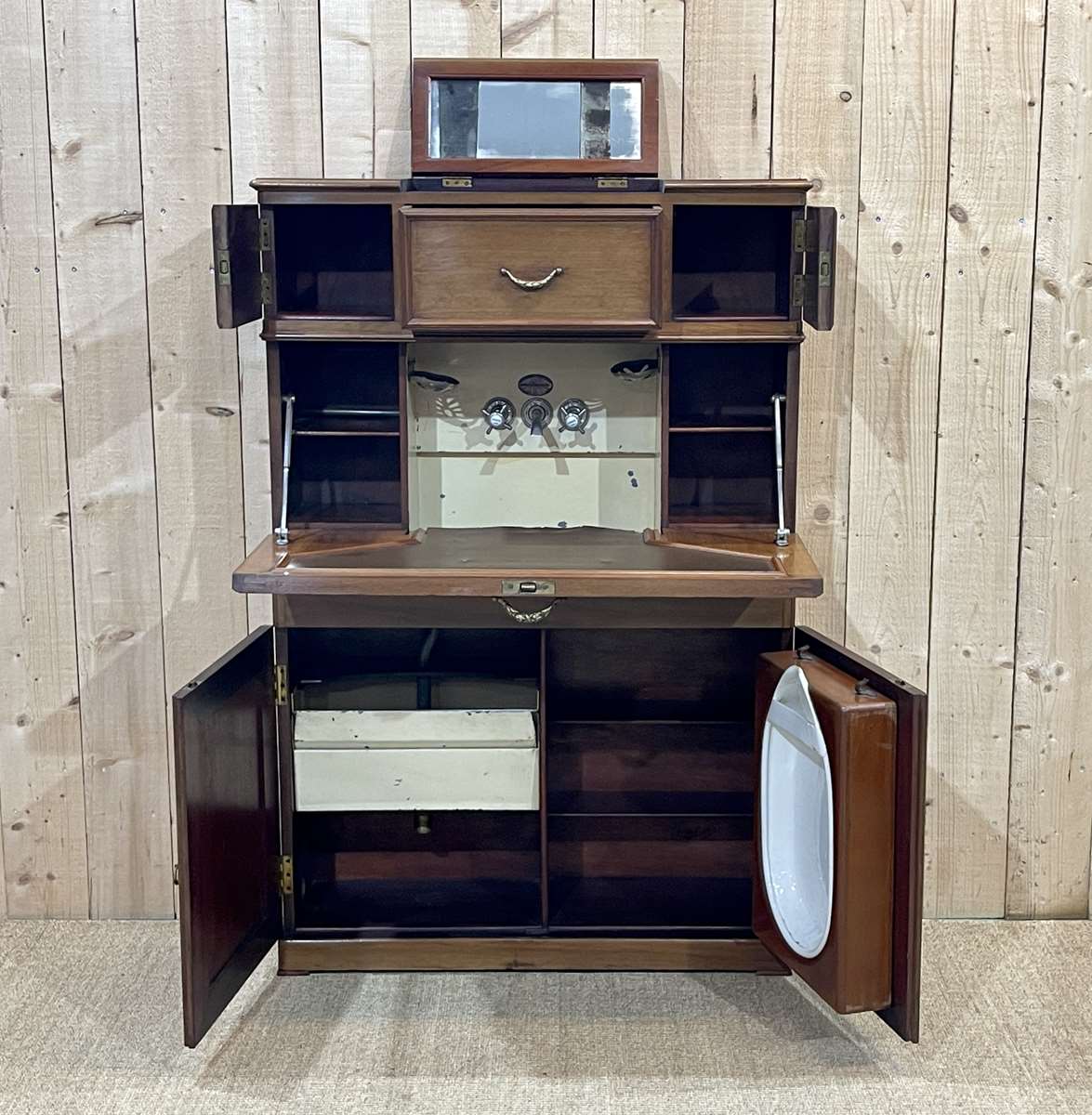 Mahogany wardrobe from the 1930s