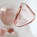 Carafe en verre rose