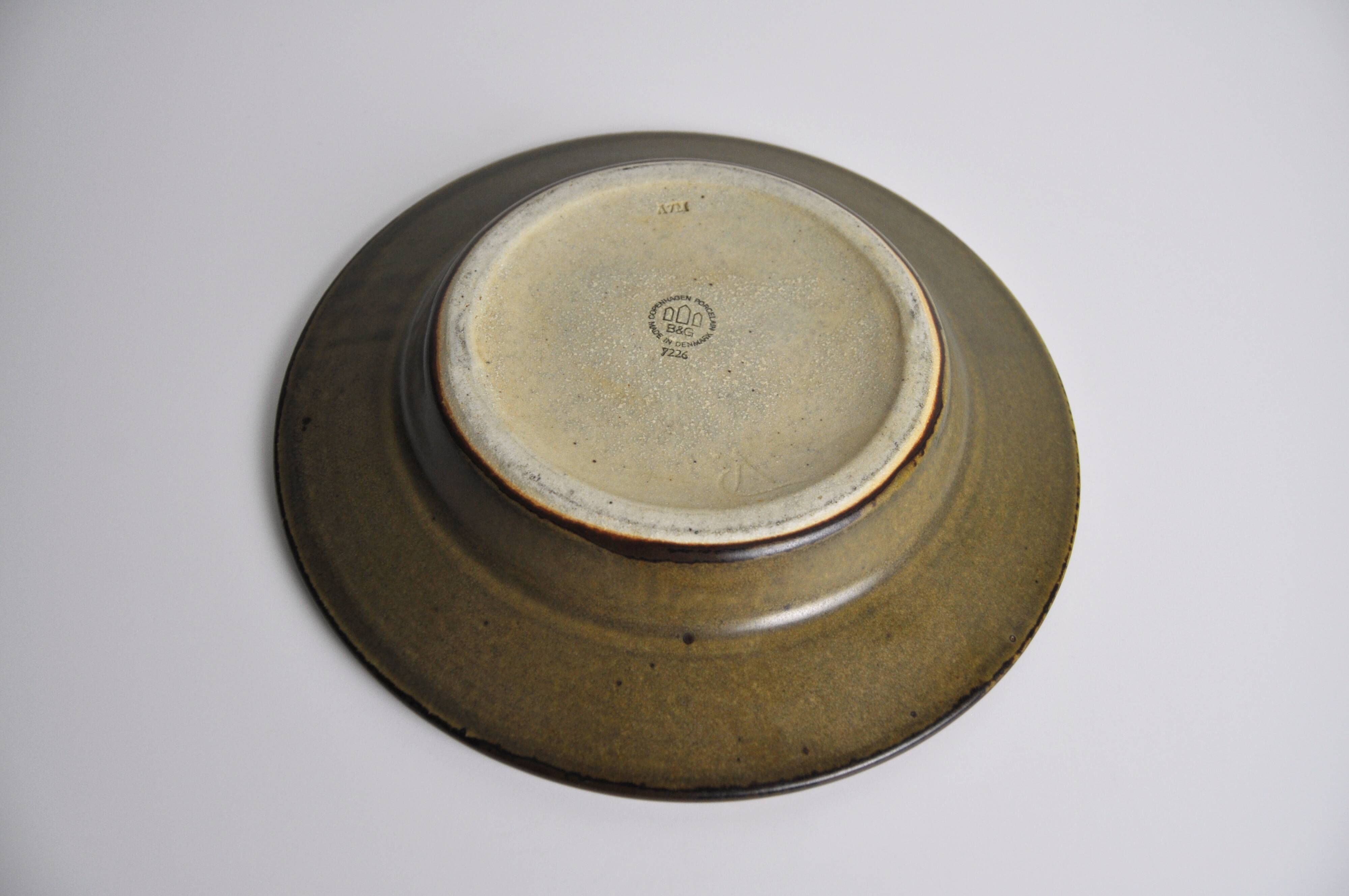 Plat scandinave en céramique Valdemar Petersen pour Bing & Grøndahl, années 1960