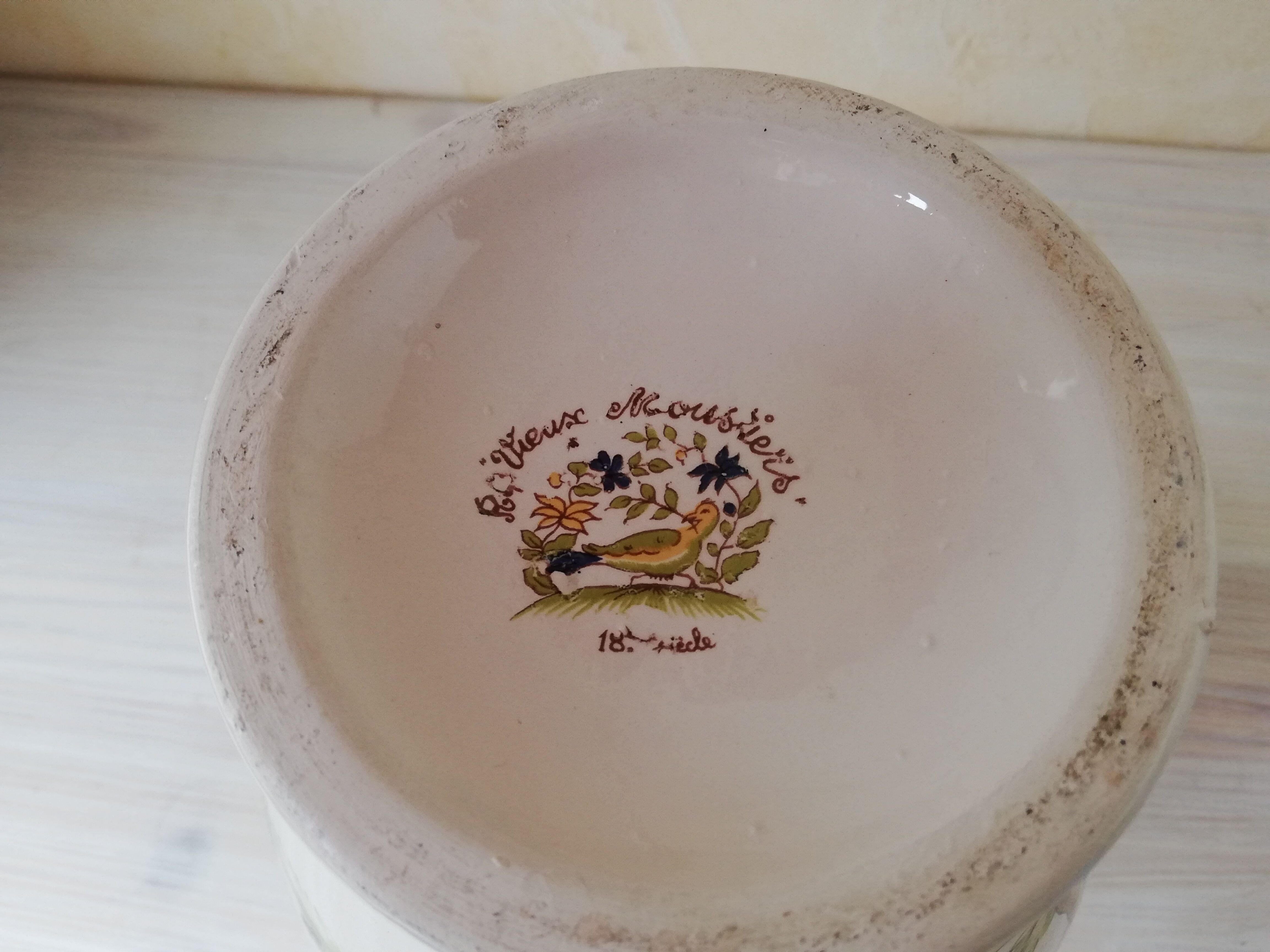 Vase old Moustier eighteenth century