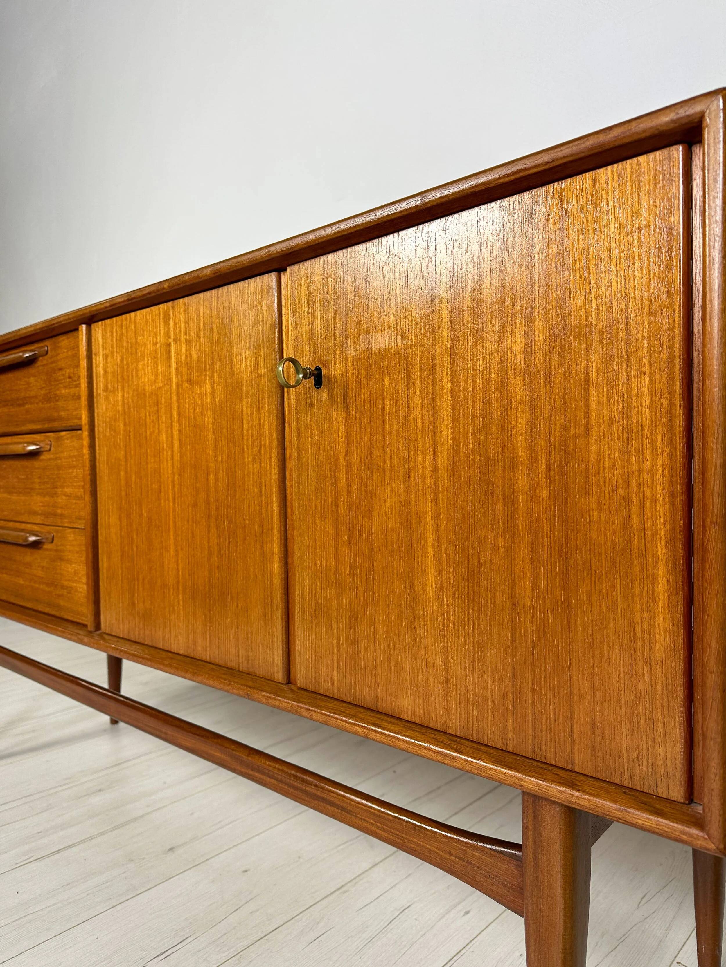 Buffet latéral vintage en teck des années 1960 par Heinrich Riestenpatt pour RT Möbel