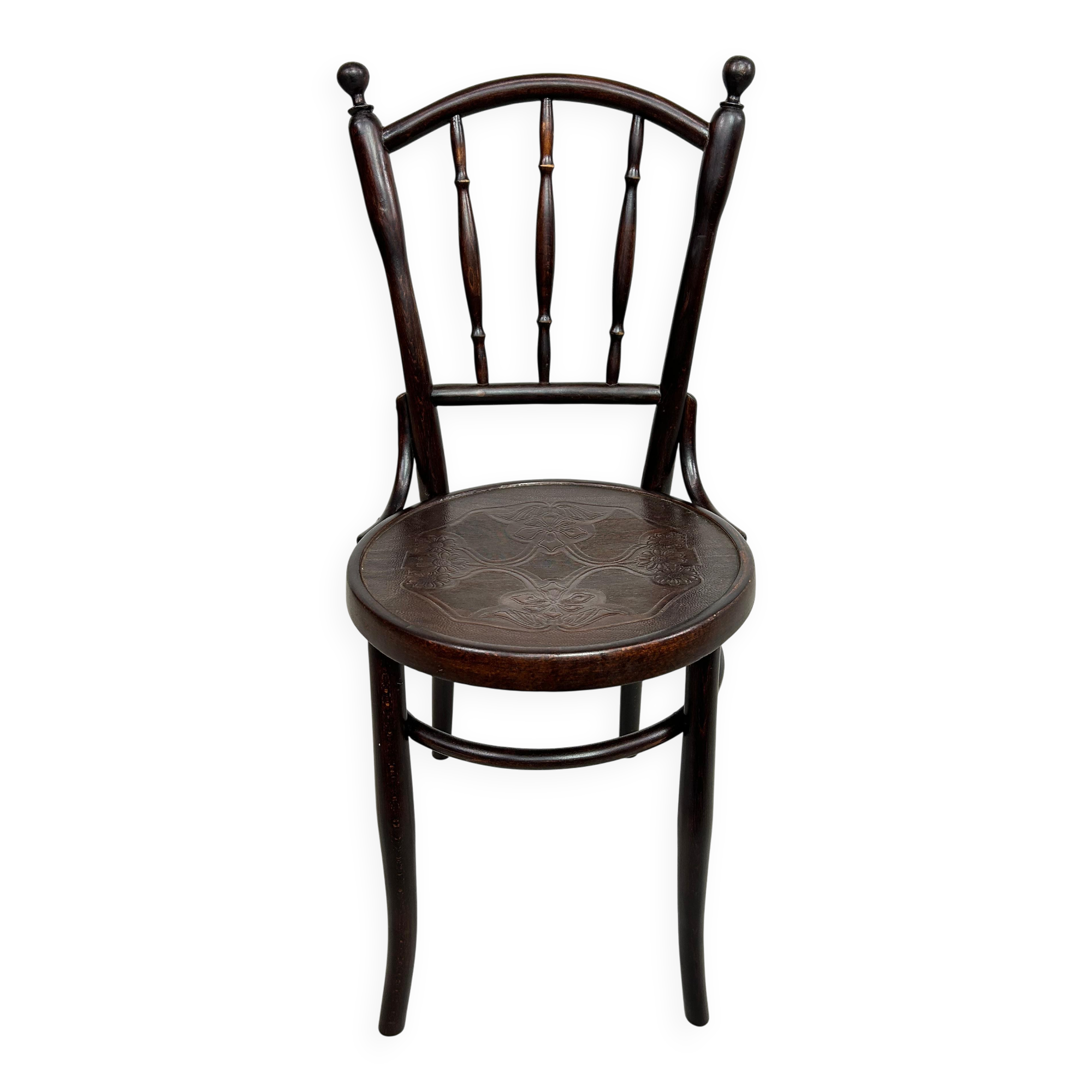 Curved wooden dining chairs by Thonet Mundus