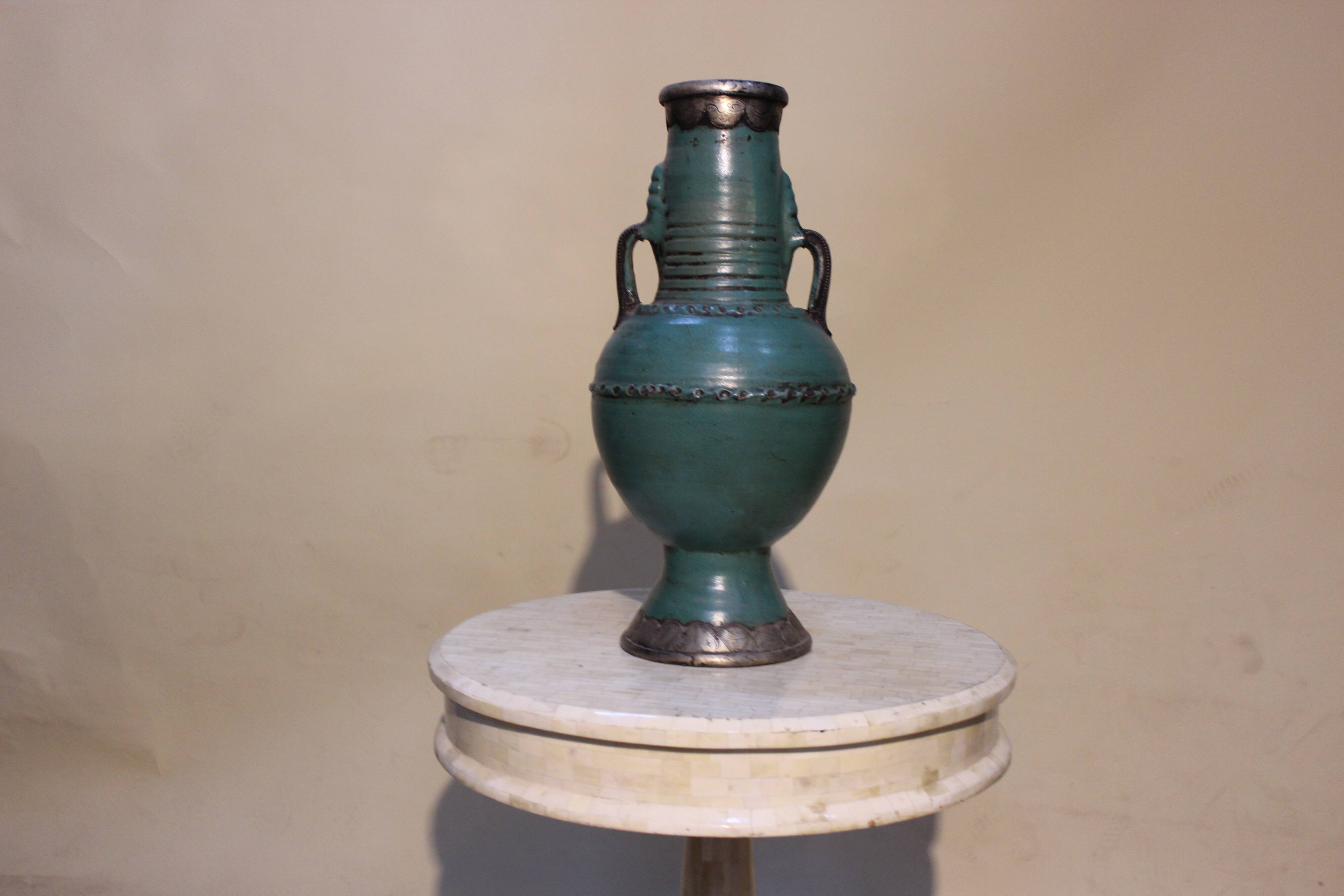 Tamgroute pottery vase