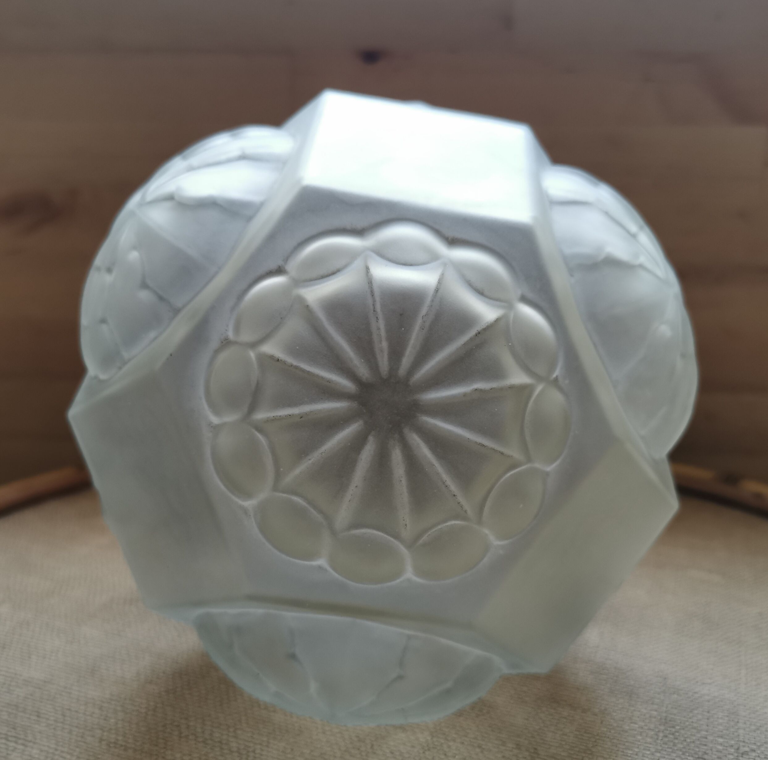 Art deco pressed glass pose lamp