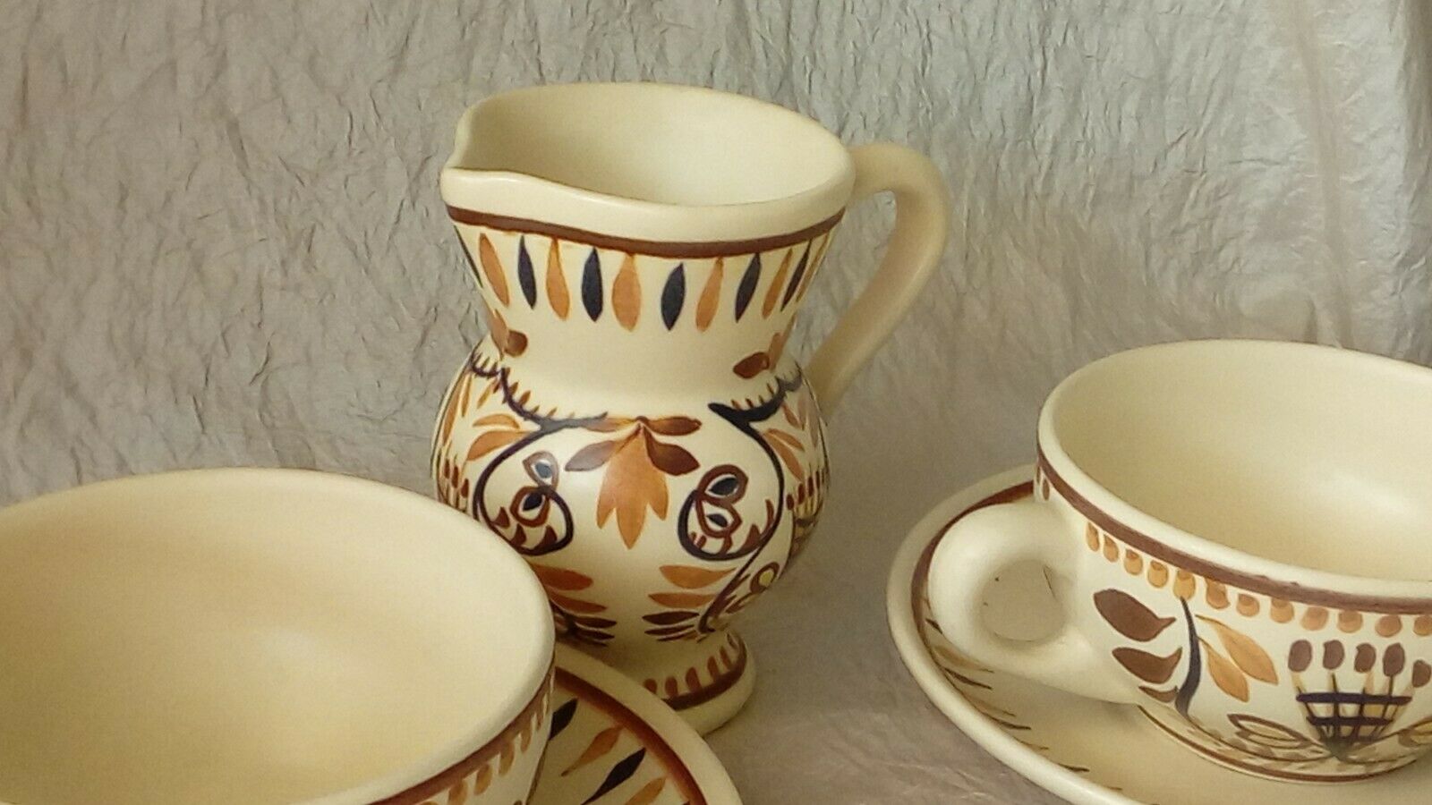 2 cups of chocolate lunch and faience henriot quimper milk jar