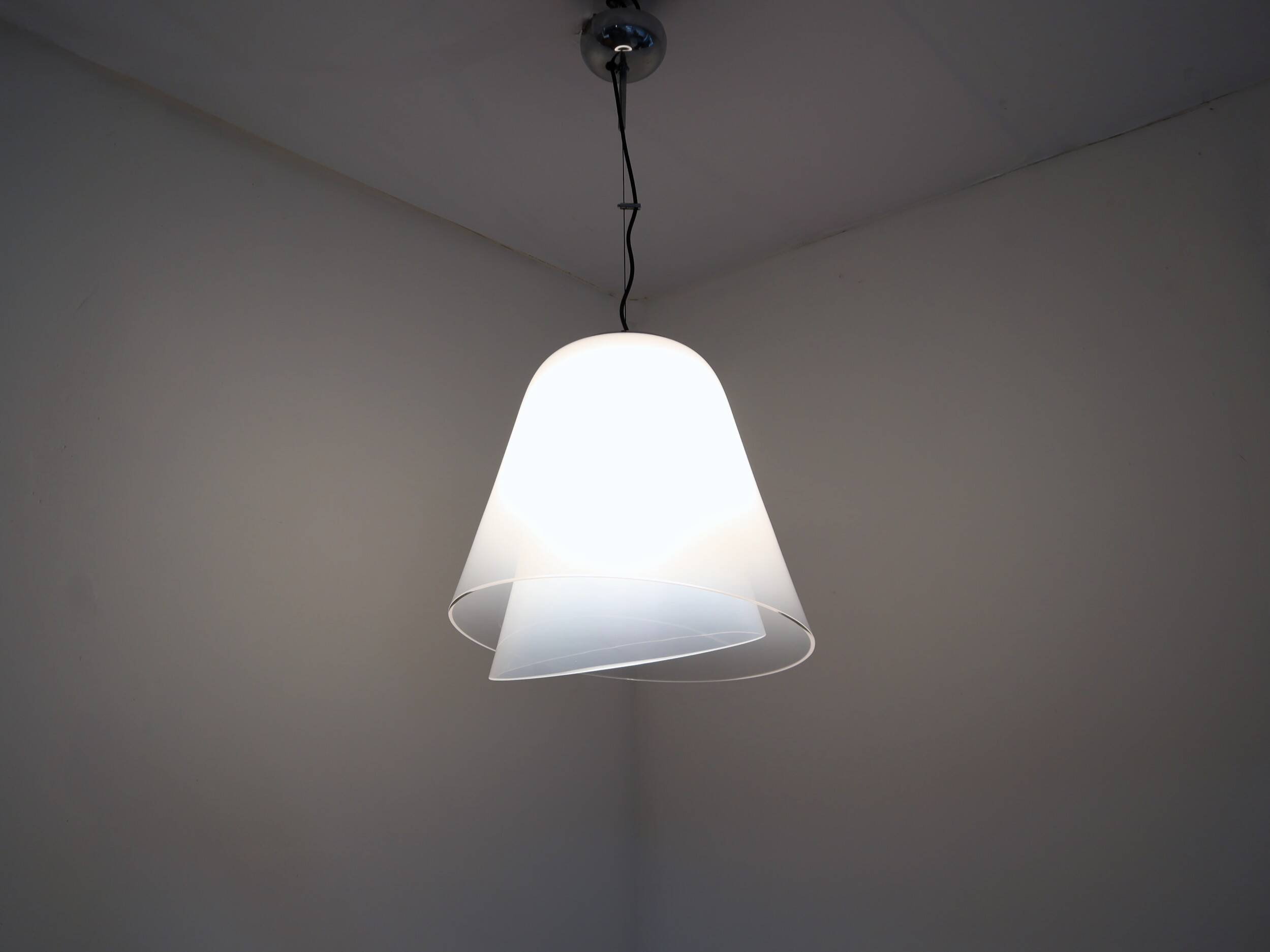 1970s Murano glass "Giglio" double dome pendant lamp by LAMPERTI